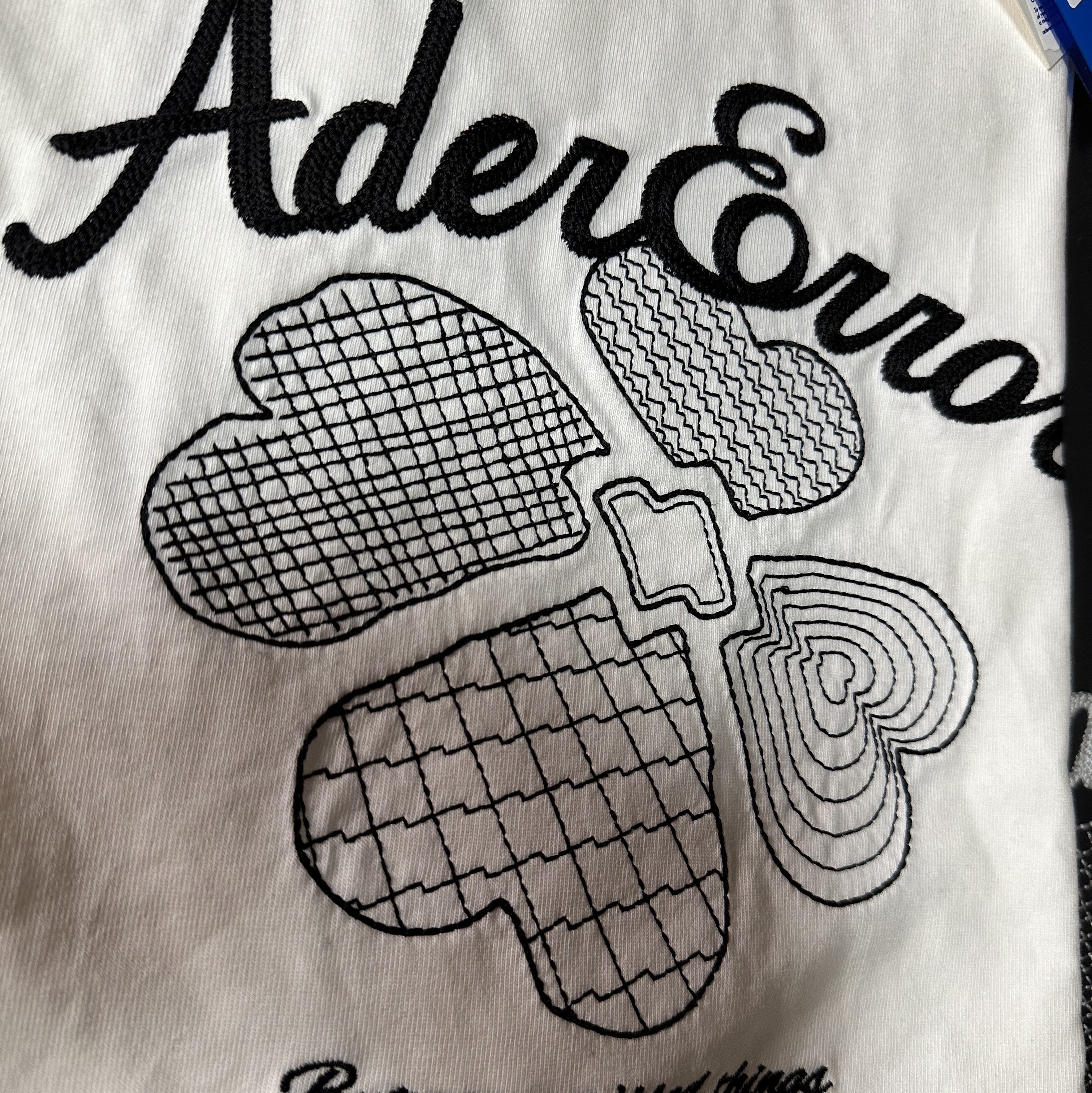 Ader Error Tever Logo T-Shirt White, Ader Error Tever Logo T-Shirt Noir 착용 스타일 - 2