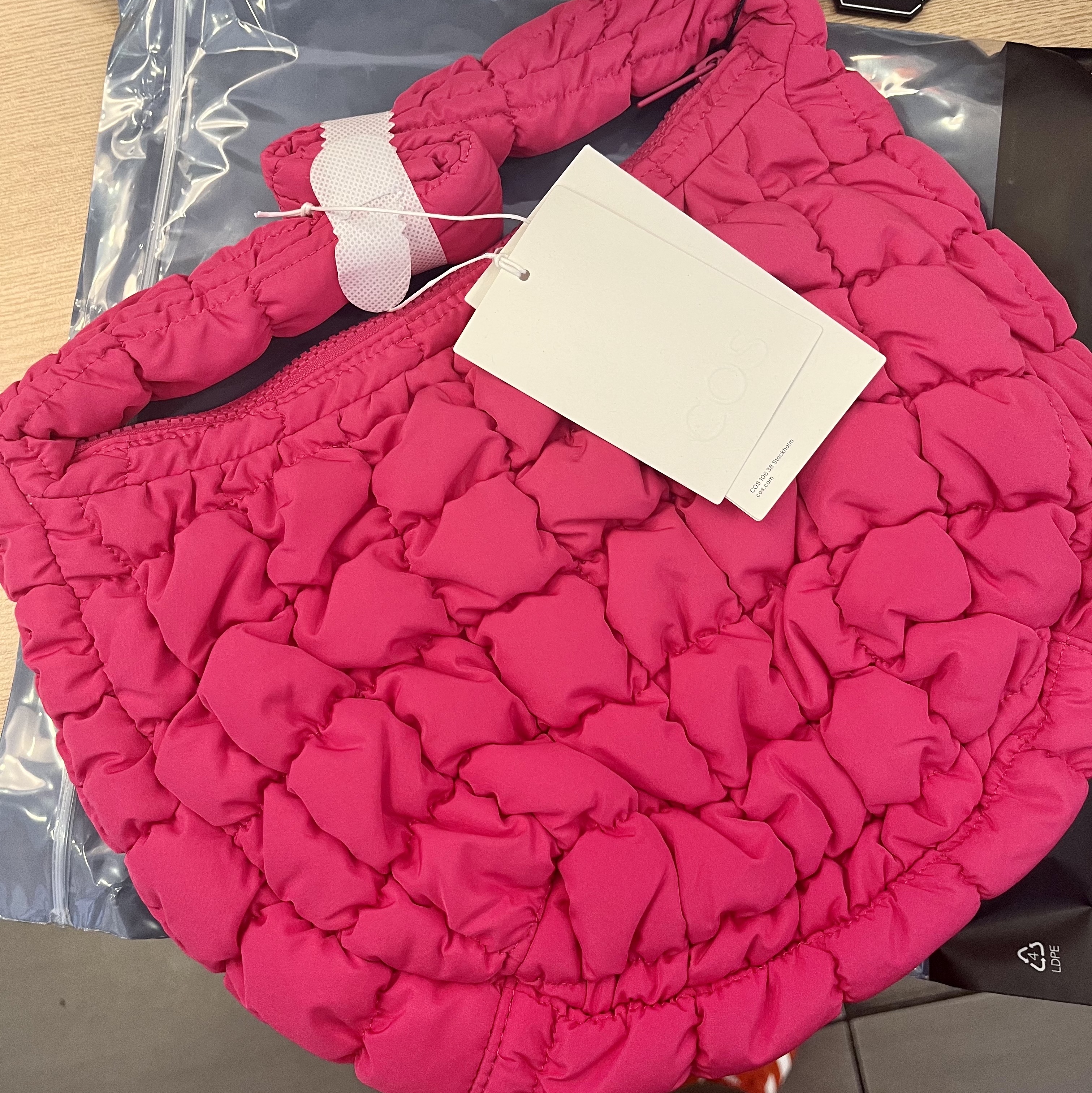 COS Quilted Mini Bag Pink 착용 스타일
