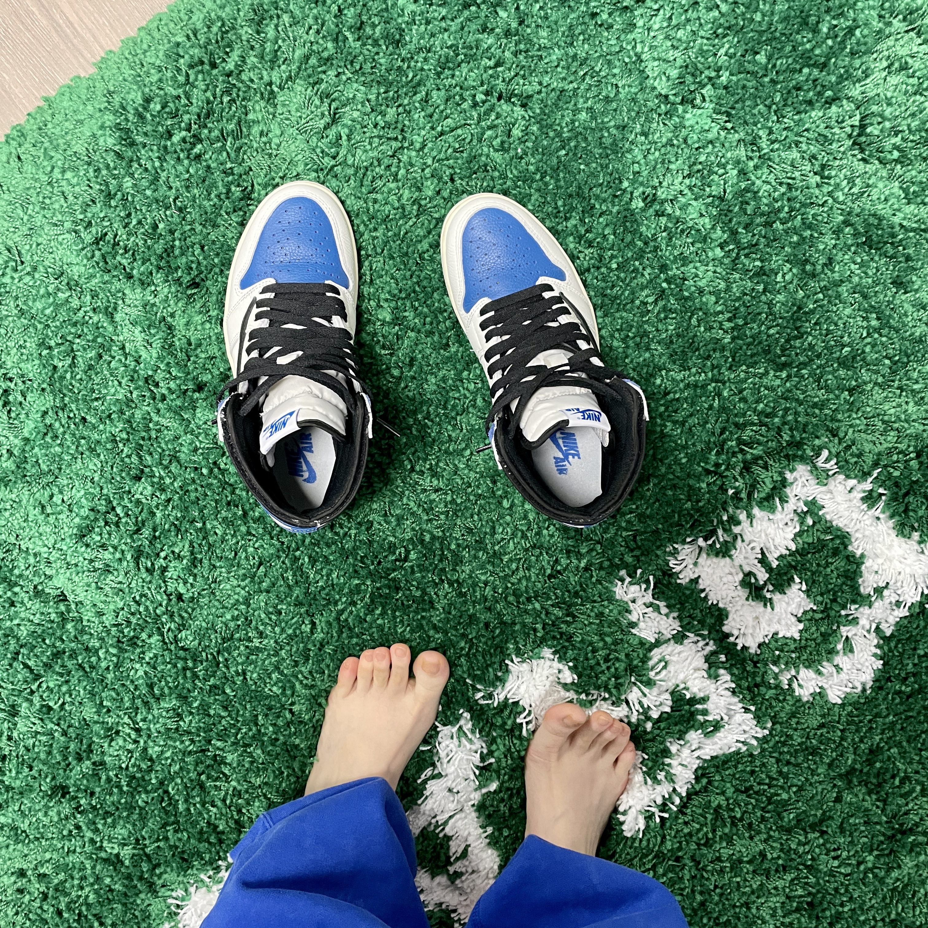 Jordan 1 x Travis Scott x Fragment Retro High OG SP Military Blue, Nike x Stussy NRG Acid Washed Fleece Pants Game Royal (DR4025-480) 착용 스타일