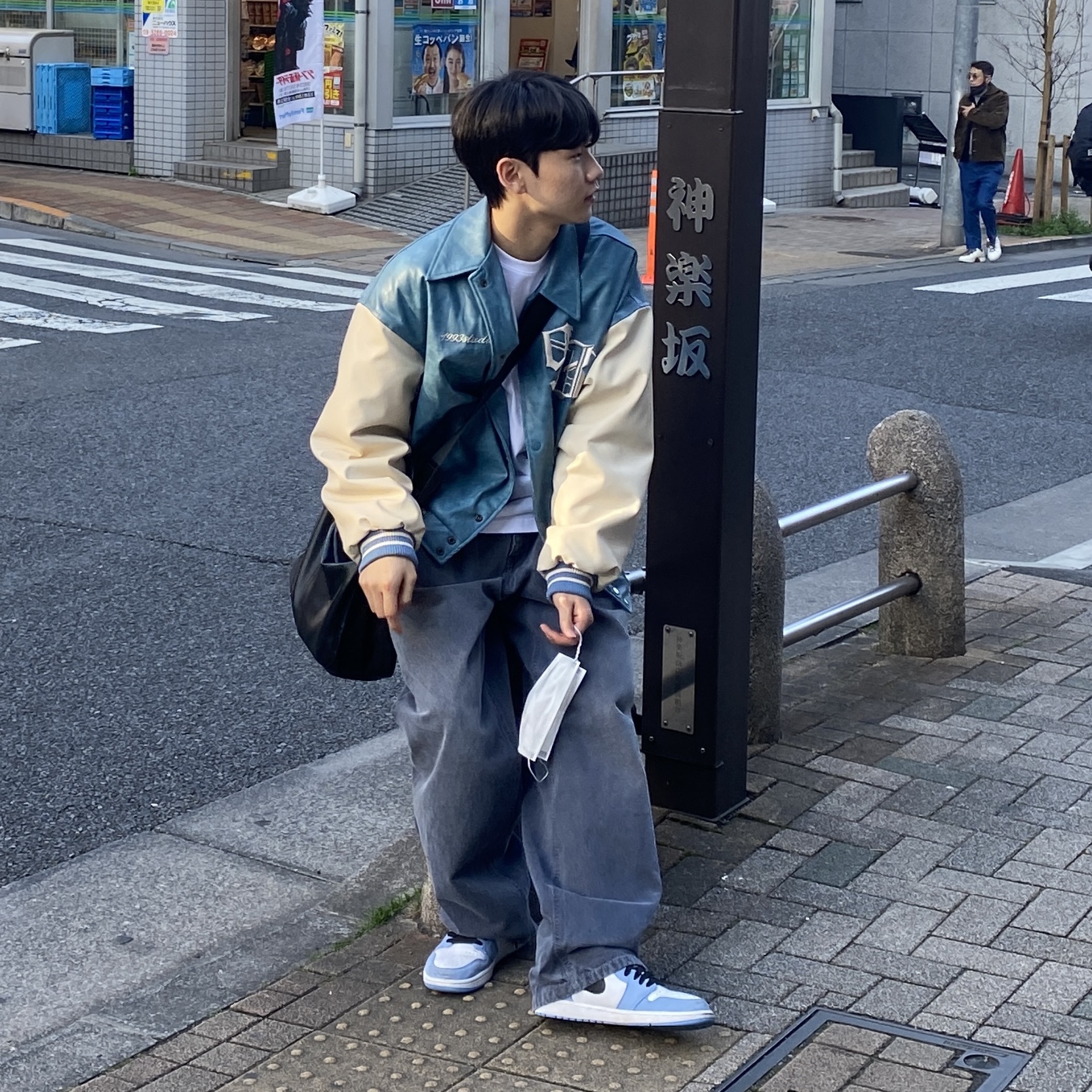 Jordan 1 Retro High OG University Blue 착용 스타일 - 1