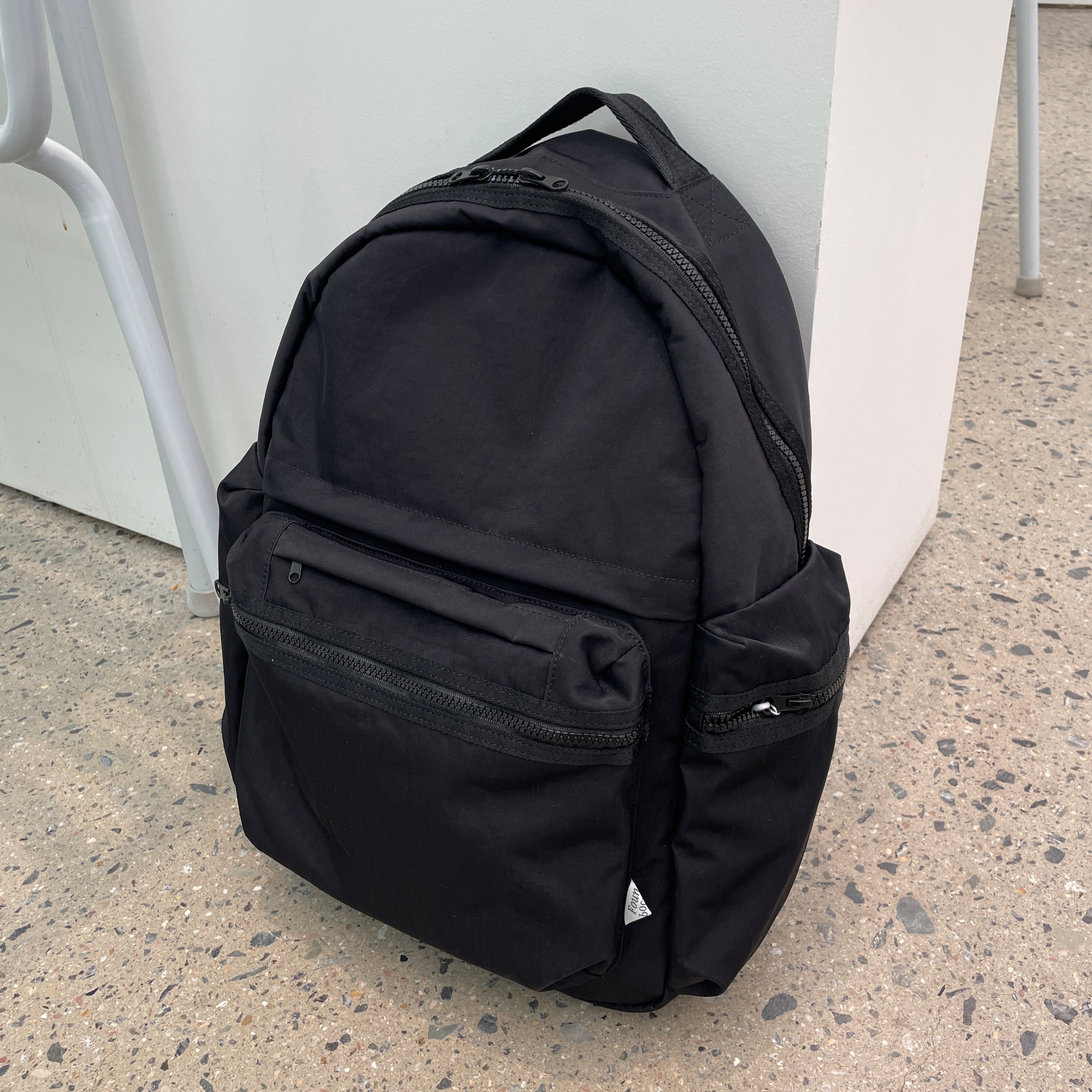 Found Pocket Worker Backpack Black 착용 스타일