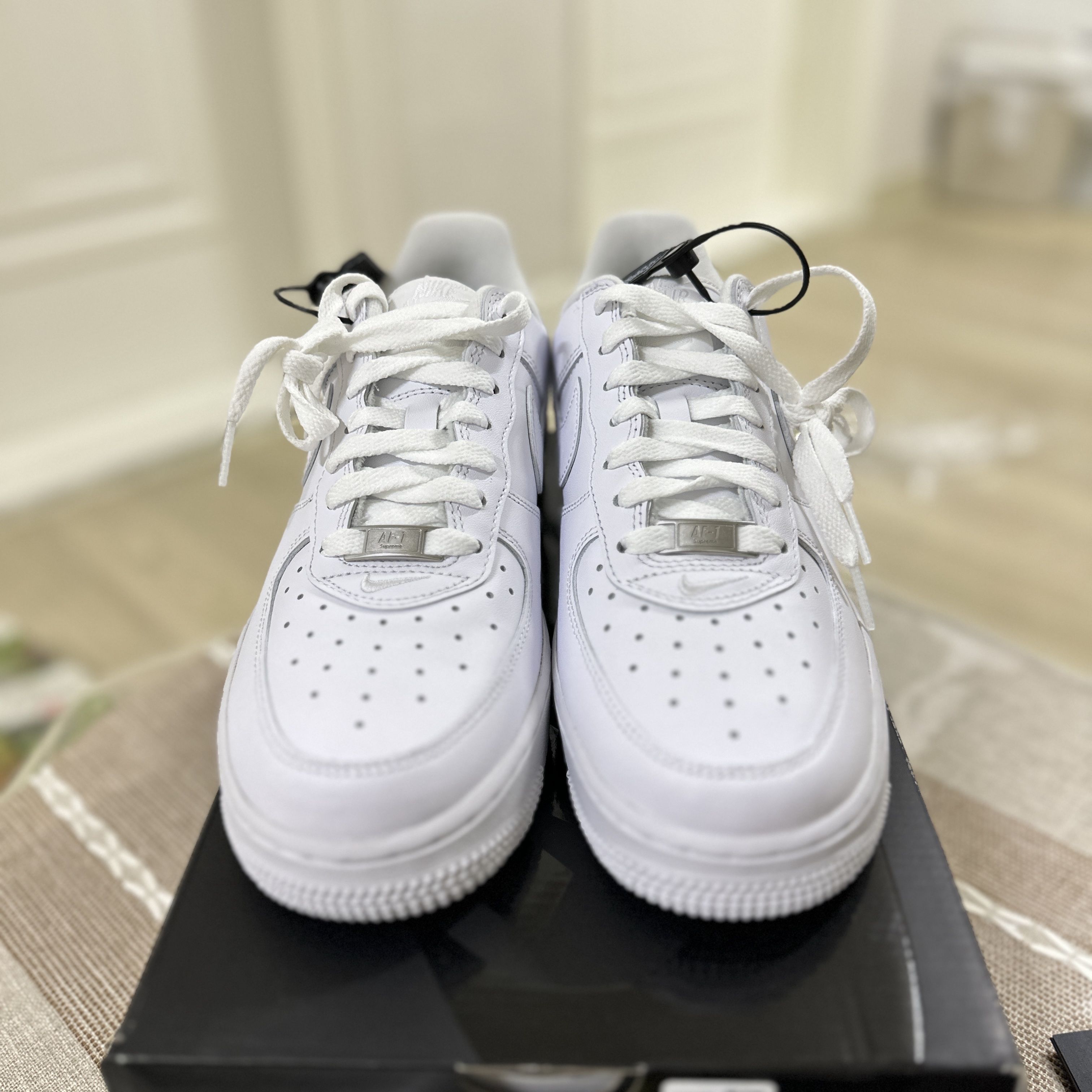 Nike x Supreme Air Force 1 Low White 착용 스타일 - 2