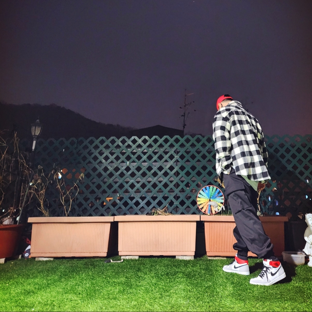 Jordan 1 Retro High OG Light Smoke Grey 착용 스타일 - 2
