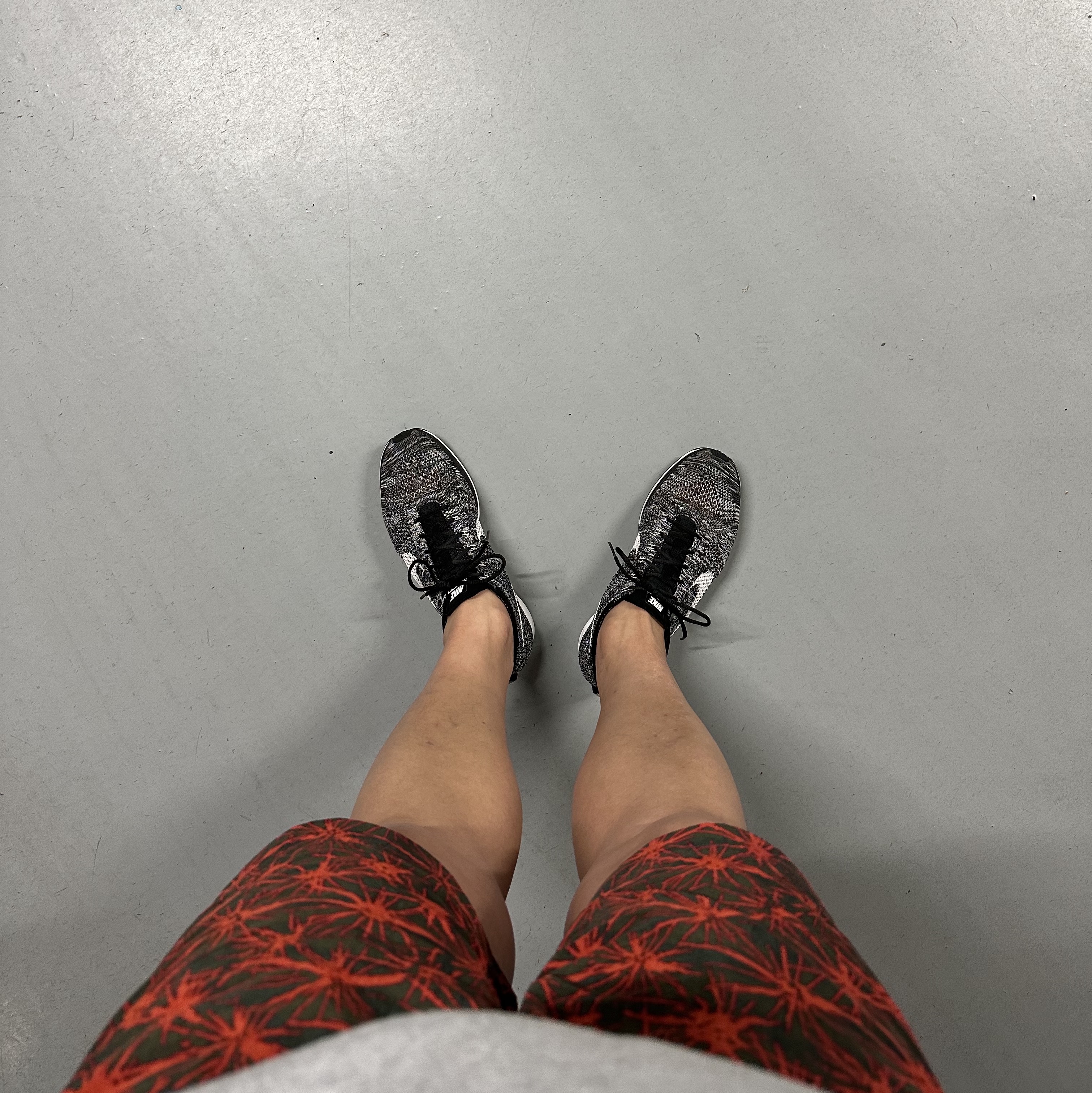 Nike Flyknit Racer Oreo 2 착용 스타일