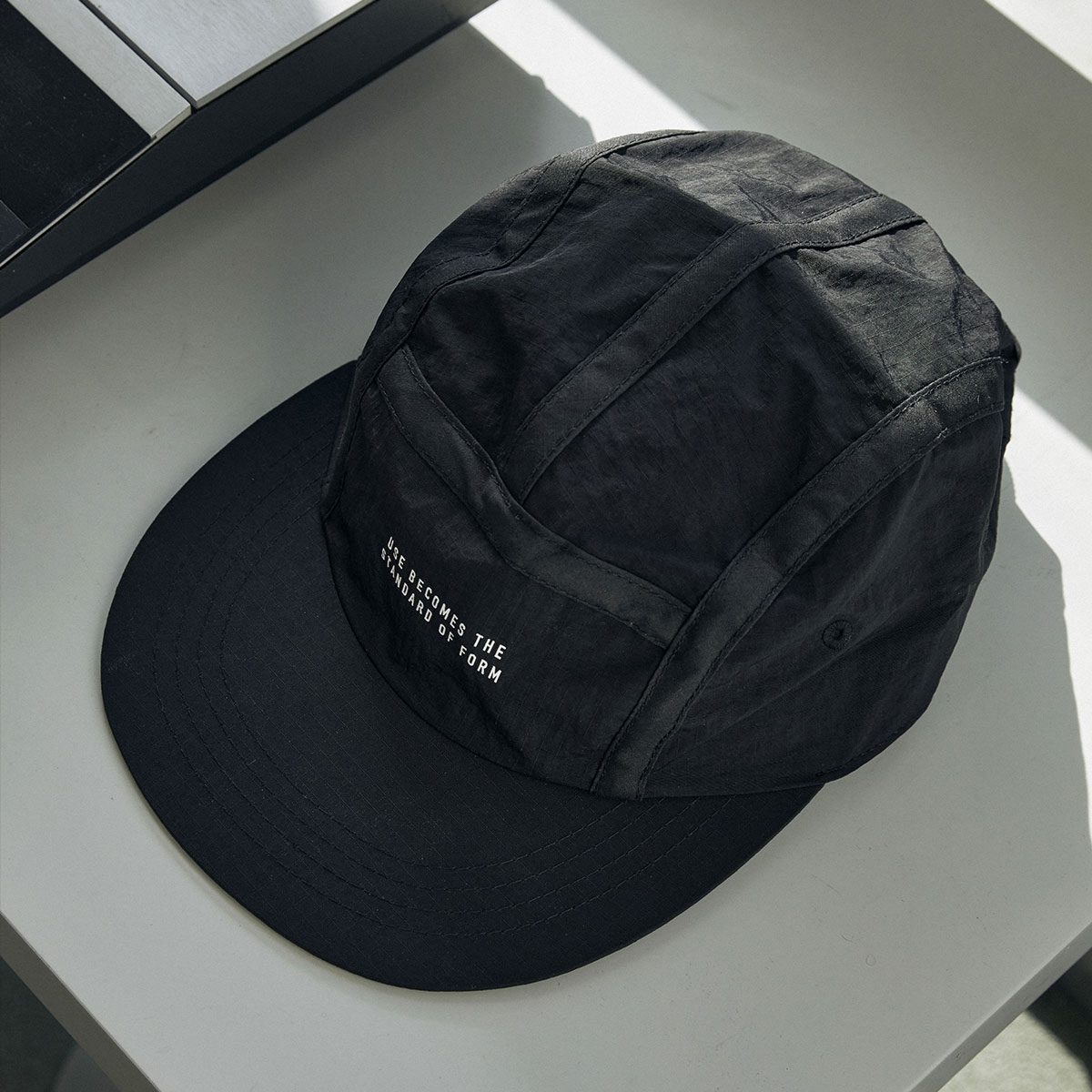 Found Pocket Side B Camp Cap Black 착용 스타일