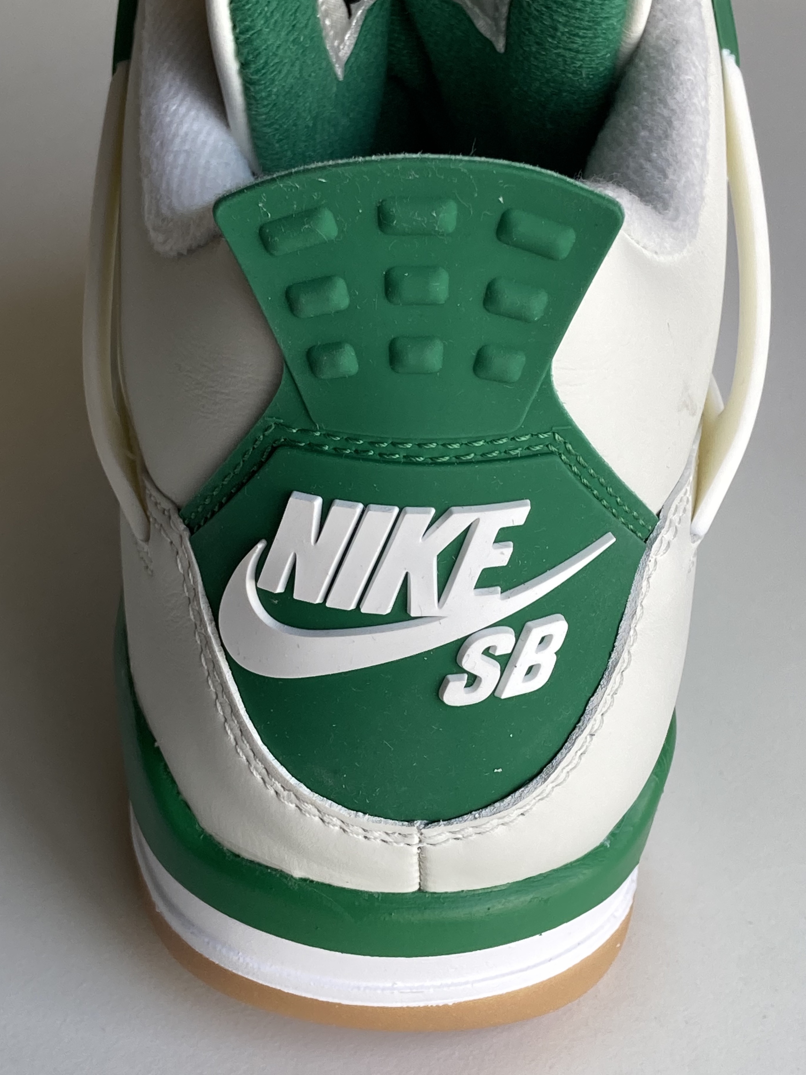 Jordan 4 x Nike SB Retro SP Pine Green 착용 스타일 - 3
