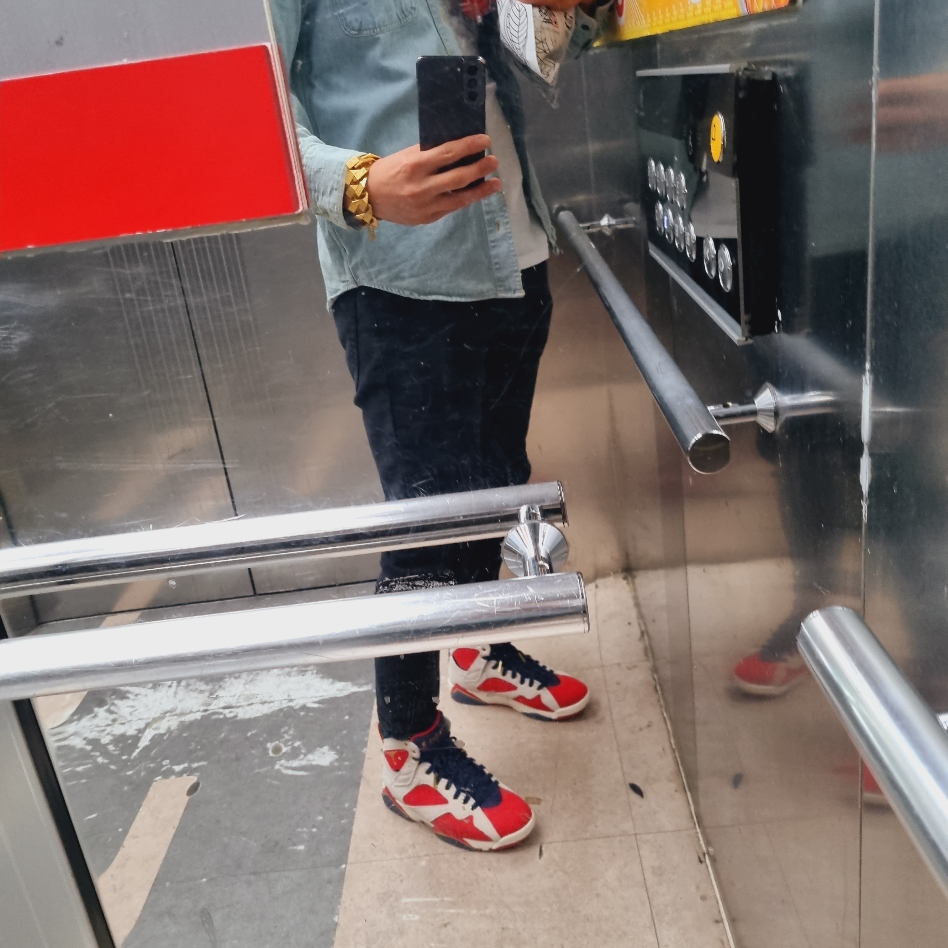 Jordan 7 x Trophy Room Retro SP True Red and Obsidian 착용 스타일