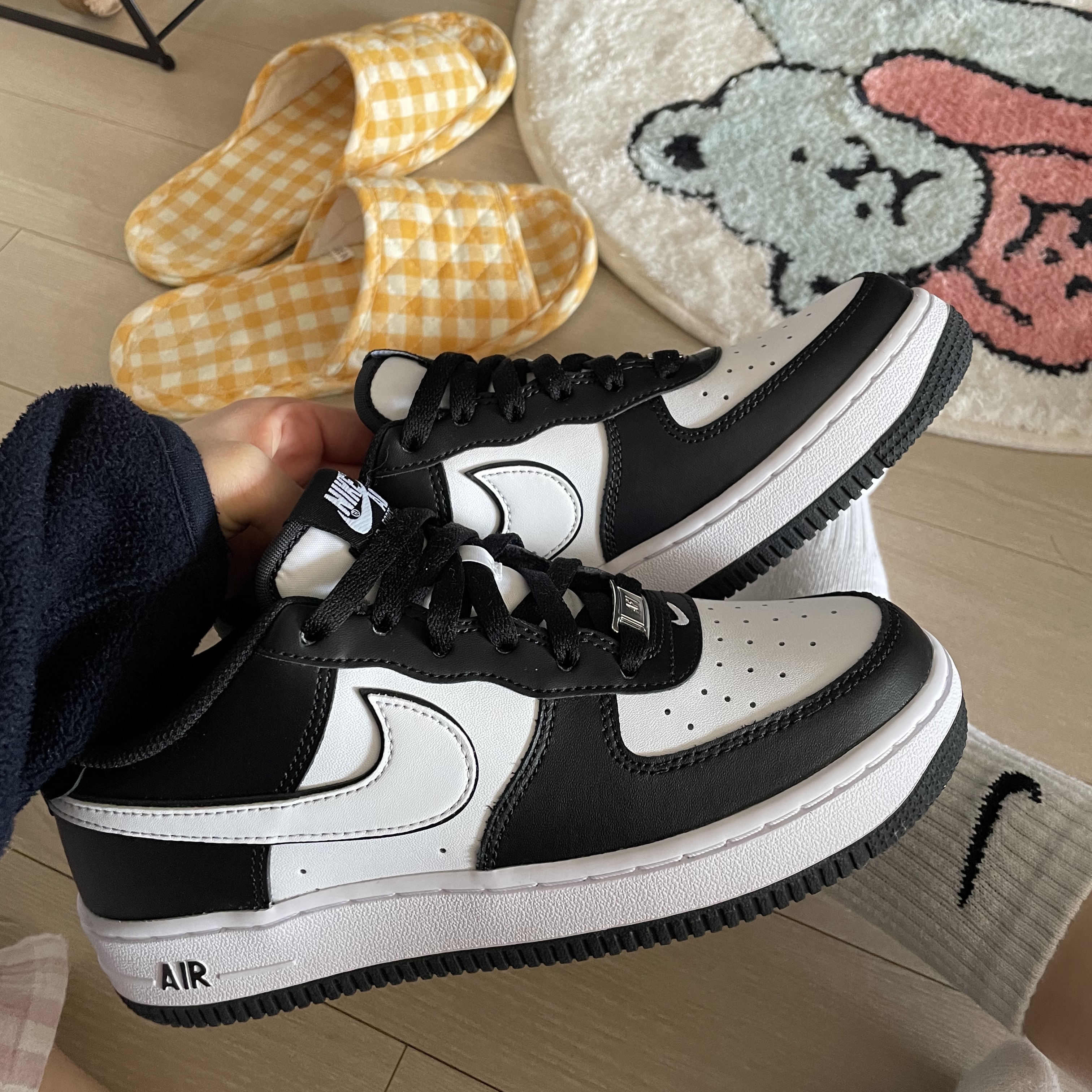 (GS) Nike Air Force 1 LV8 2 Black White 착용 스타일 - 2