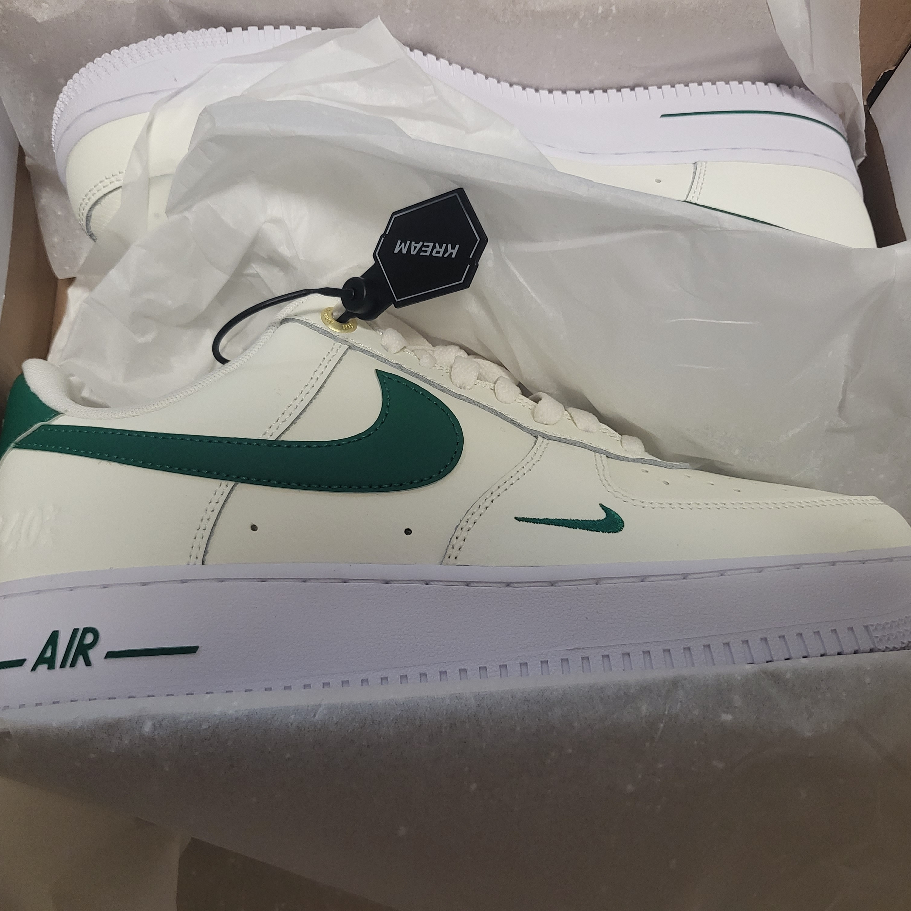 Nike Air Force 1 '07 LV8 40th Anniversary Join Forces Sail Malachite 착용 스타일 - 1