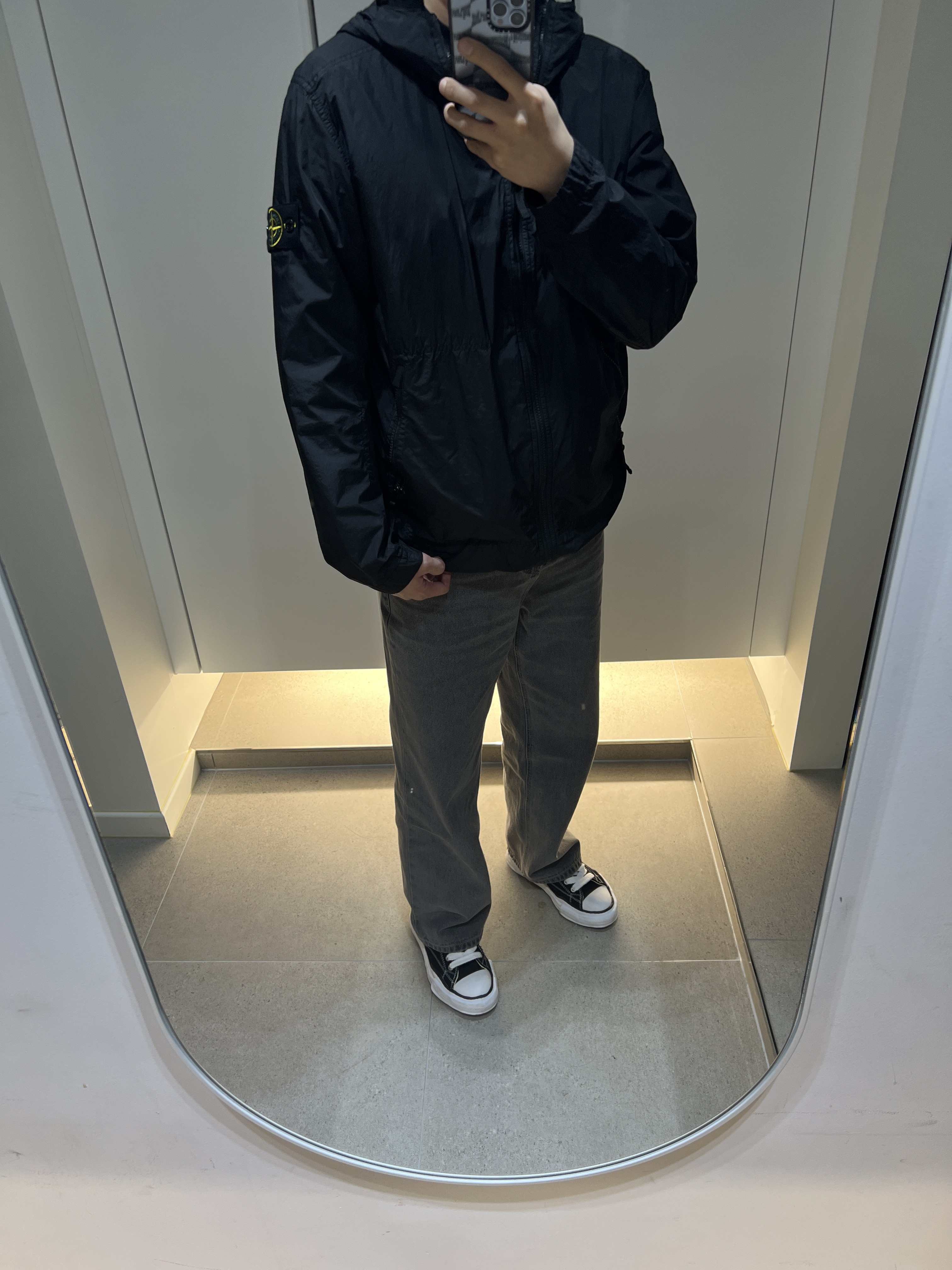 Stone Island 40522 Crinkle Reps Nylon Garment Dyed Hooded Jacket Black - 23SS, Maison Mihara Yasuhiro Peterson OG Sole Canvas Low Sneakers Black 착용 스타일