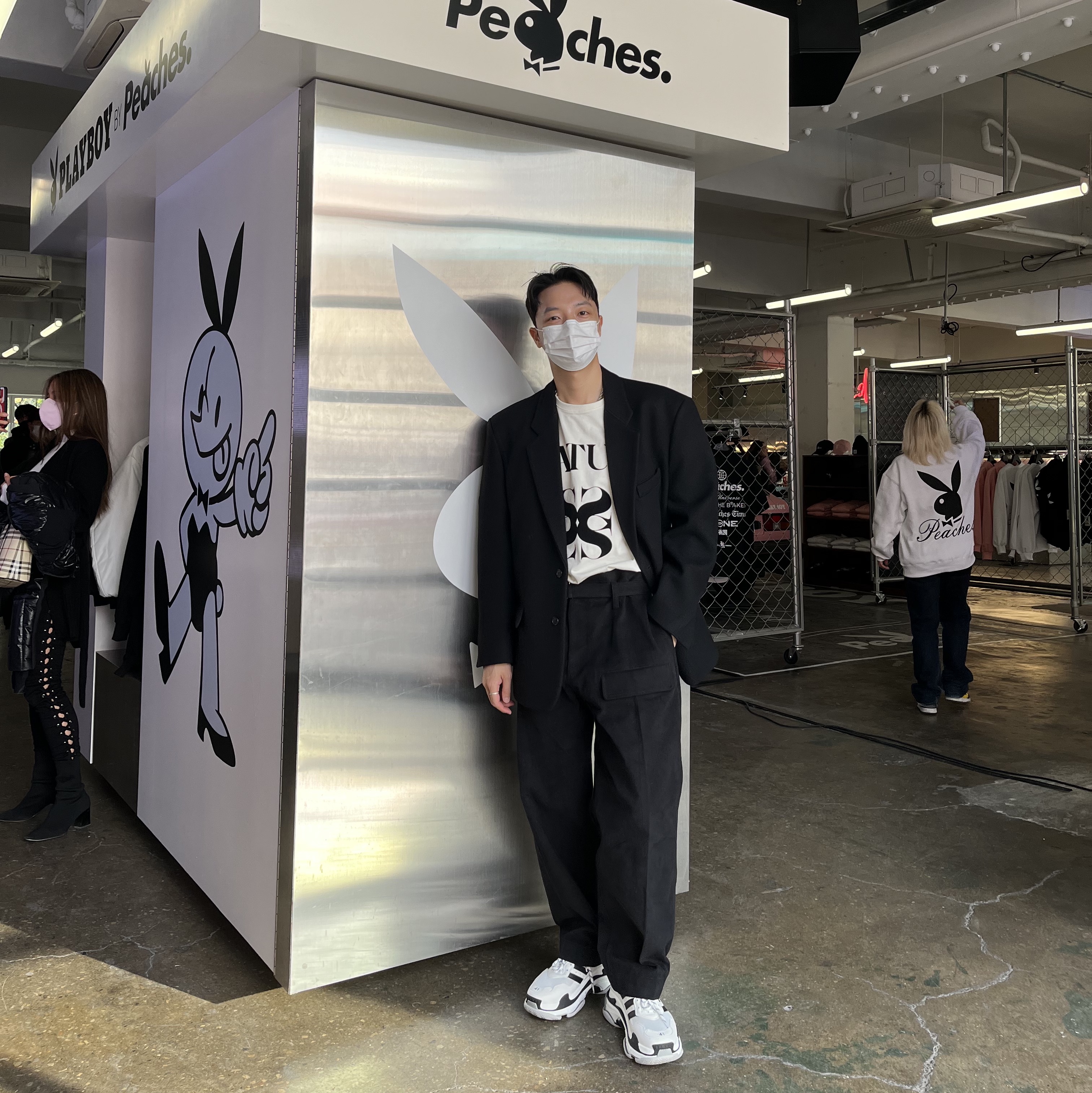 Peaches. x Playboy Clubhouse Varsity Jacket F&F Black Edition, Balenciaga x Adidas Triple S Sneakers White Black 착용 스타일 - 2