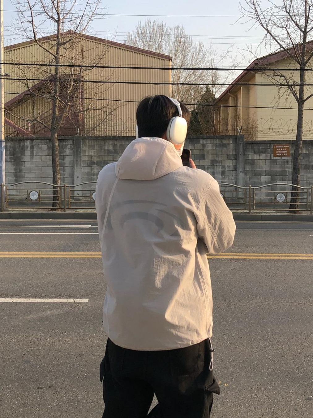 Art Of Field Back Printed Packable Jacket Gray, Apple AirPods Max Lightning Silver (Korean Ver.) 착용 스타일 - 1