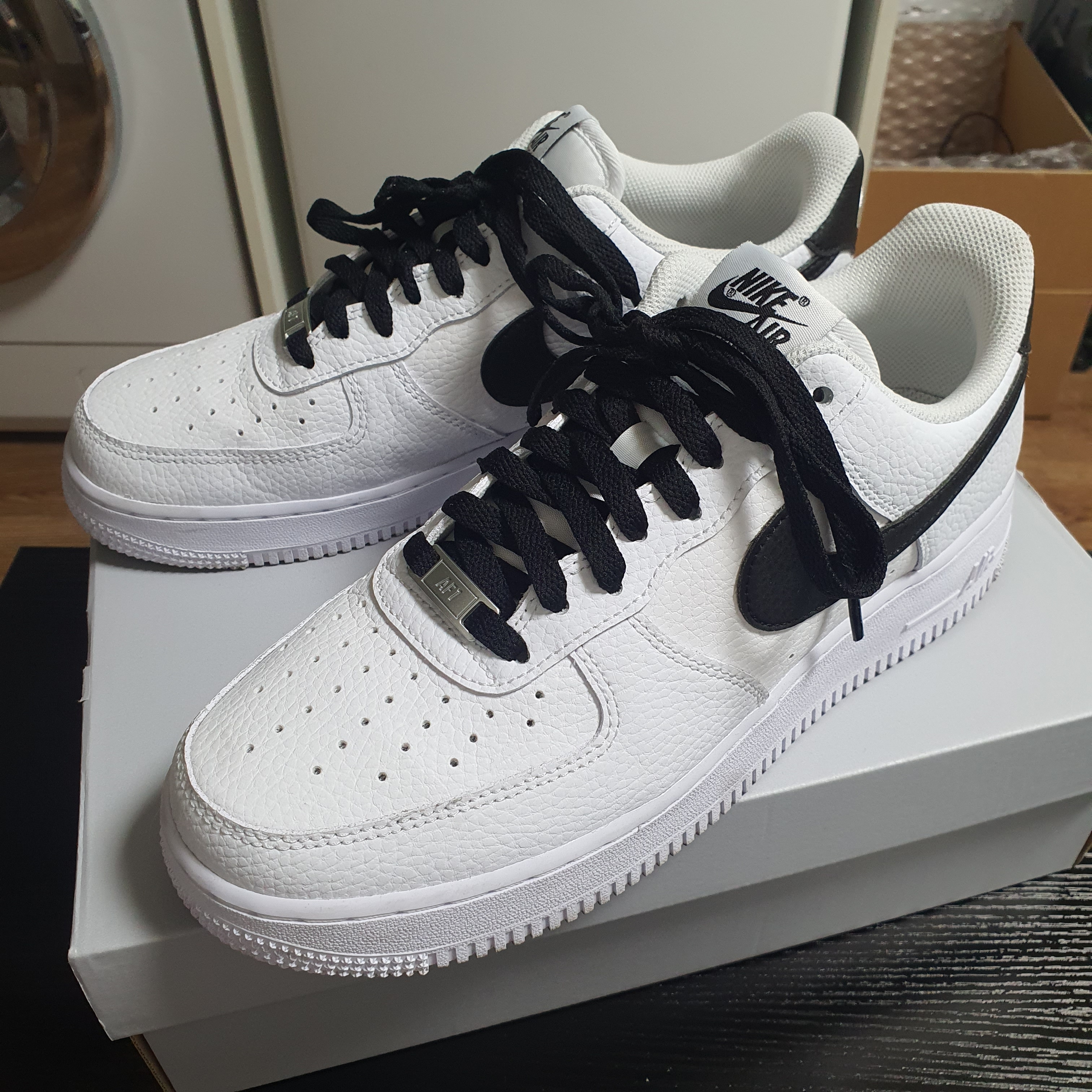 Nike Air Force 1 '07 White Black 착용 스타일