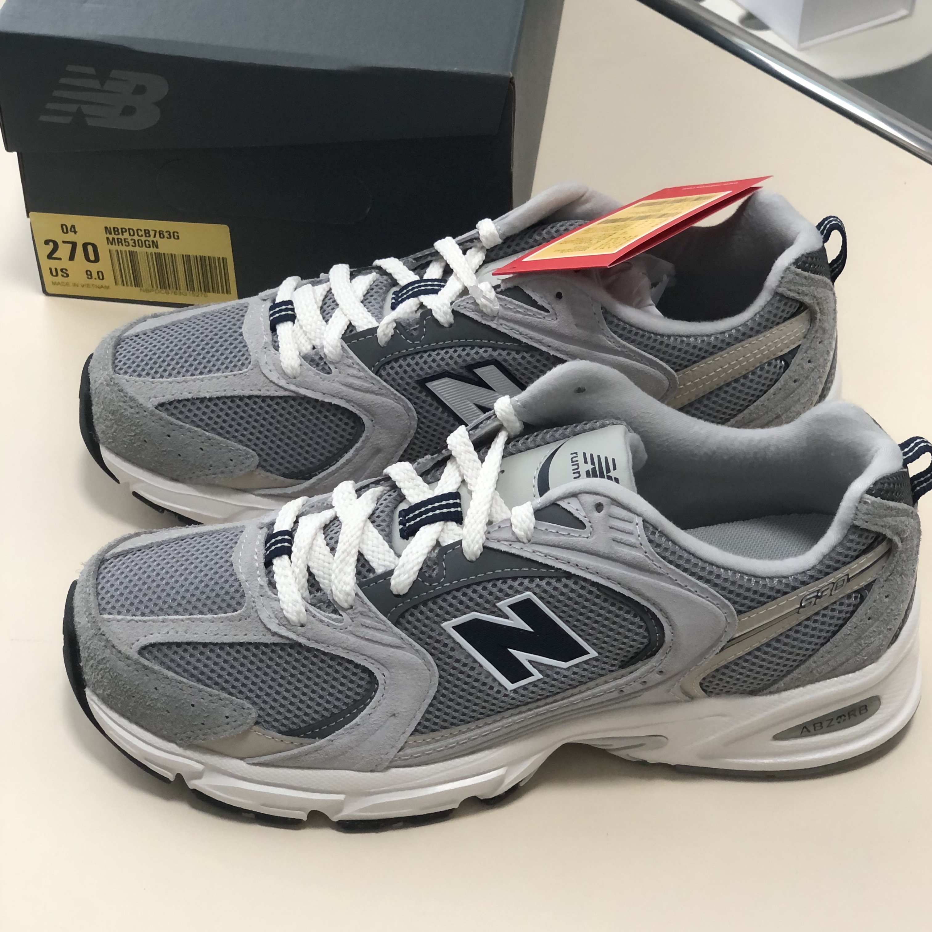 New Balance 530 Gray 착용 스타일