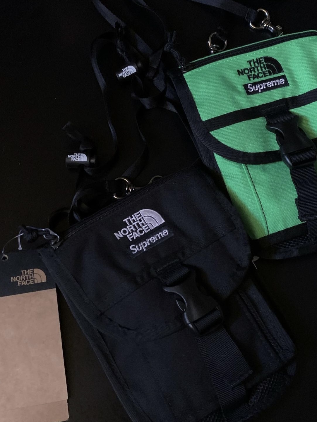 Supreme x The North Face RTG Utility Pouch Black - 20SS, Supreme x The North Face RTG Utility Pouch Green - 20SS 착용 스타일