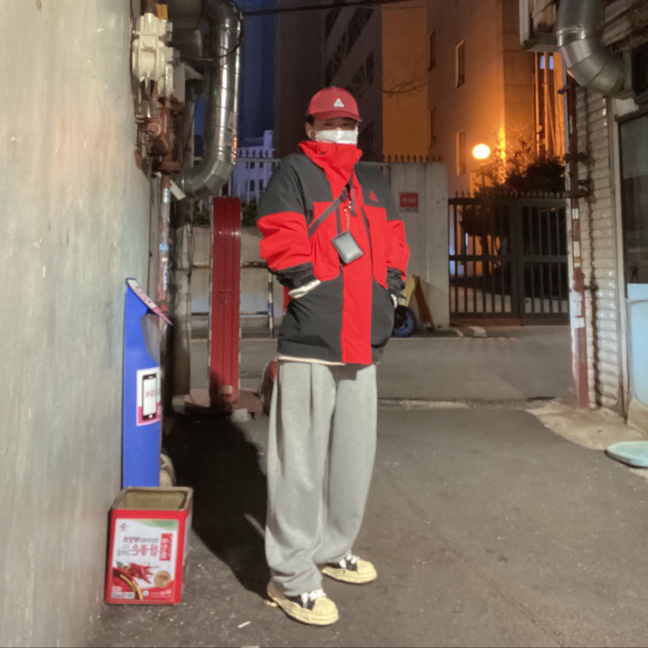 Maison Mihara Yasuhiro Blakey VL OG Sole Canvas Low-top Sneakers Black, Nike ACG Gore-Tex Jacket Habanero Red - Asia 착용 스타일