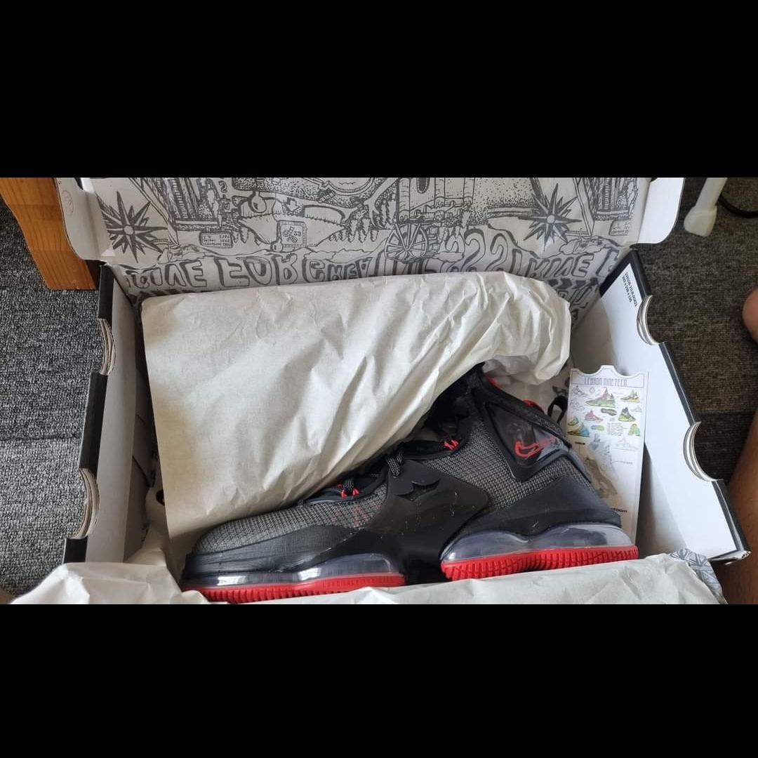 Nike LeBron XIX Black University Red 착용 스타일 - 2