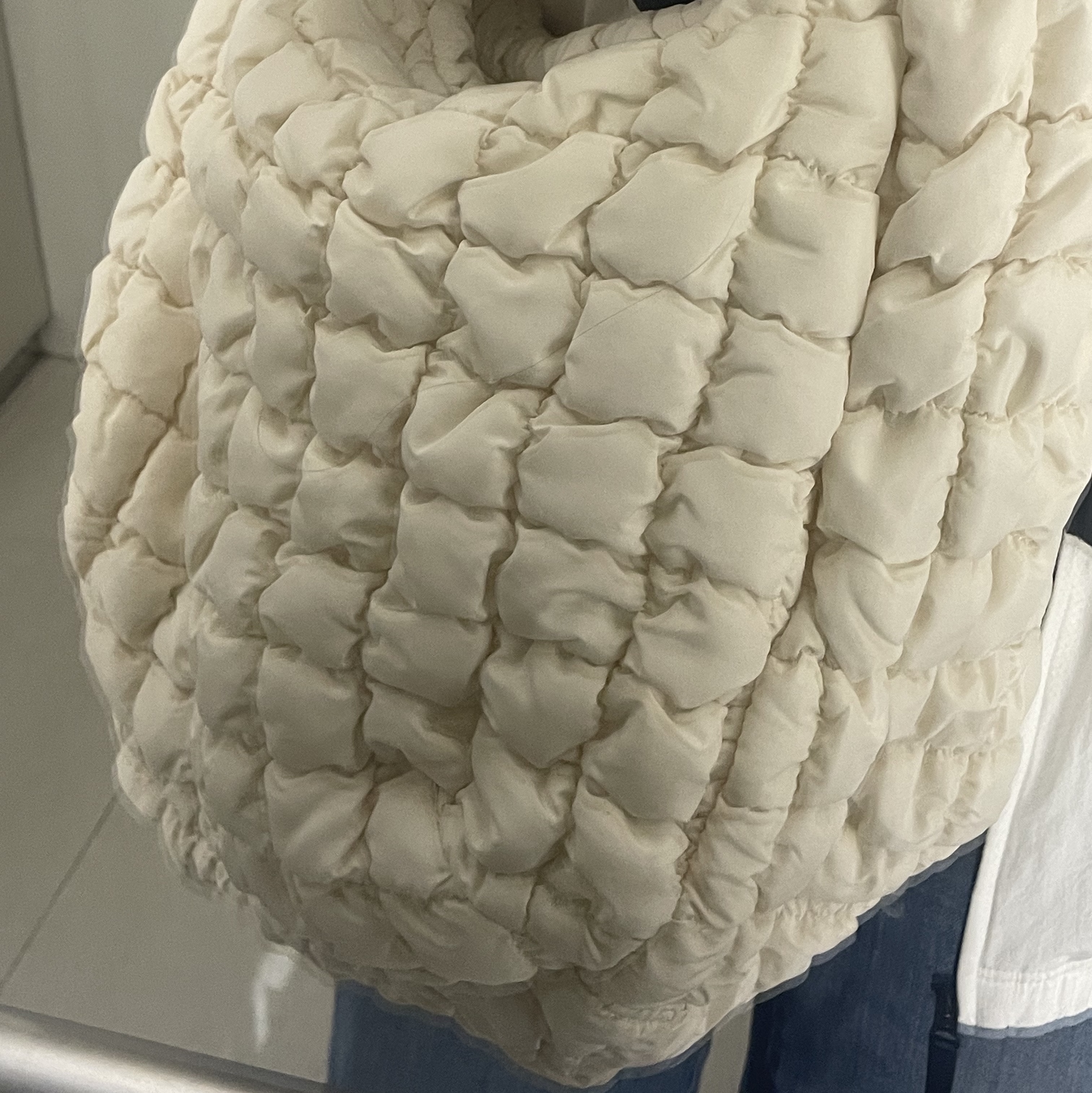 COS Quilted Oversized Shoulder Bag Off White Light Beige 착용 스타일