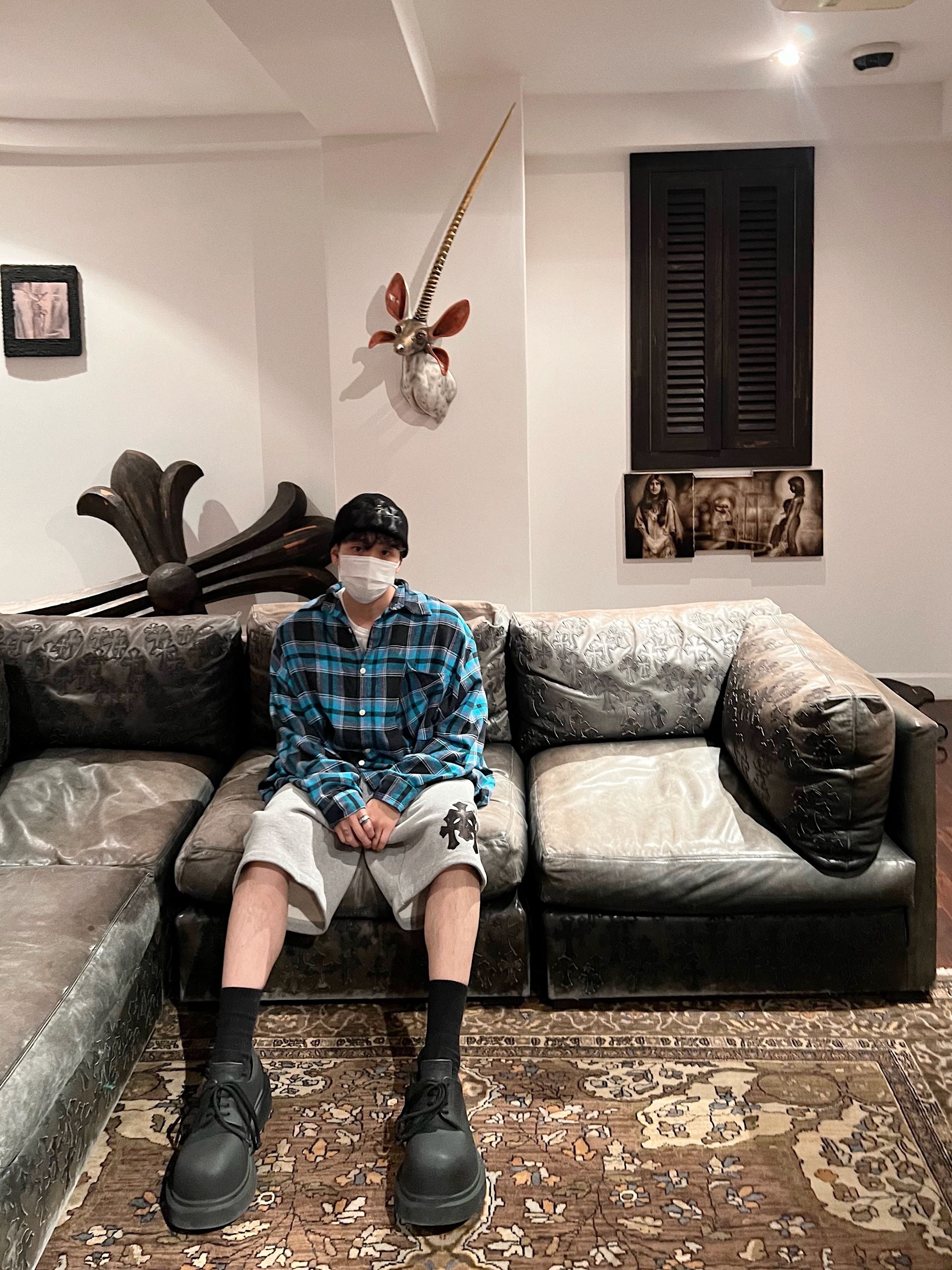 Chrome Hearts Horseshoe Beanie Black, Chrome Hearts Horseshoe Floral Heavyweight Zip-Up Hoodie Black 착용 스타일 - 1
