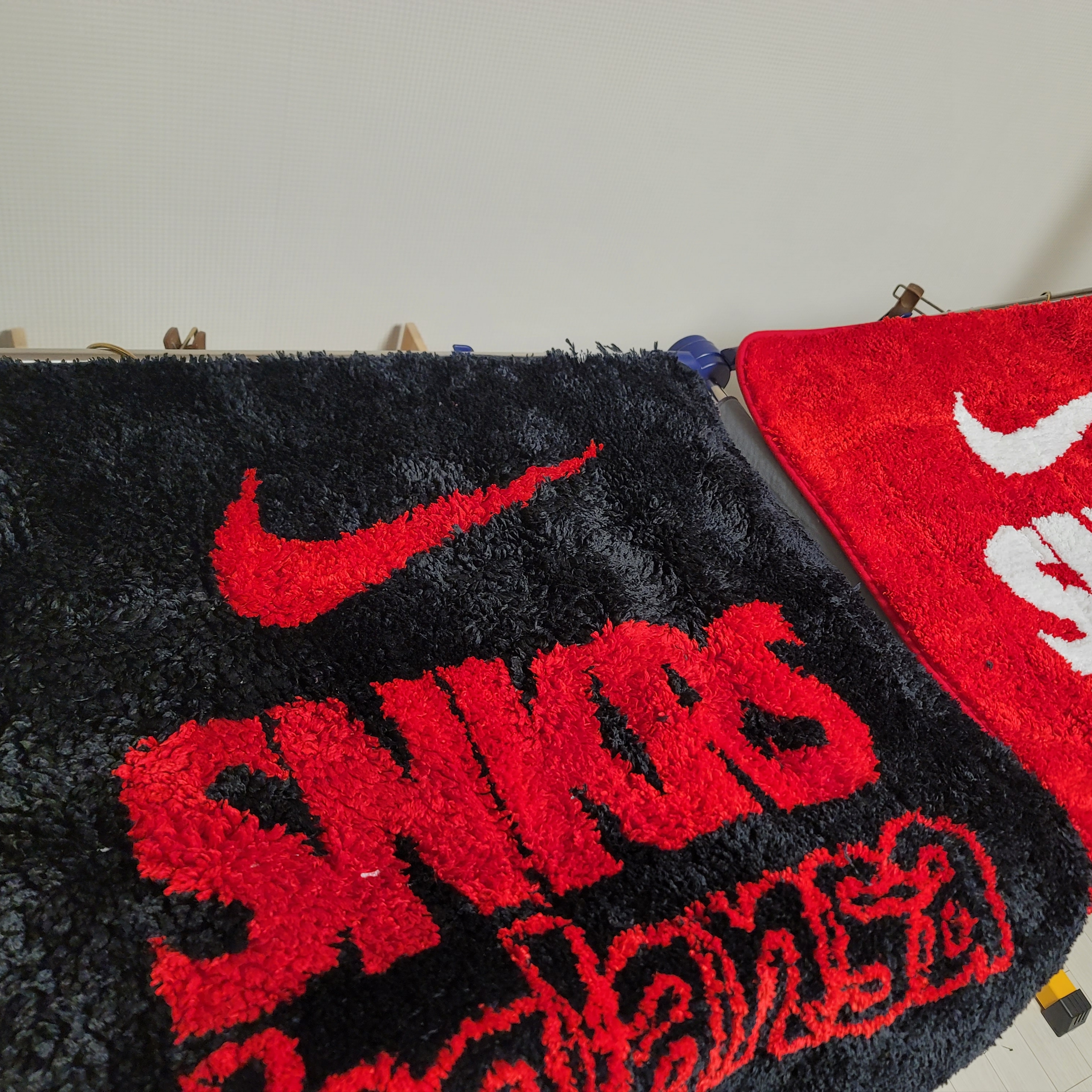 Nike x Balansa SNKRS Rug Mat Black, Nike x Balansa SNKRS Rug Mat Red 착용 스타일 - 4