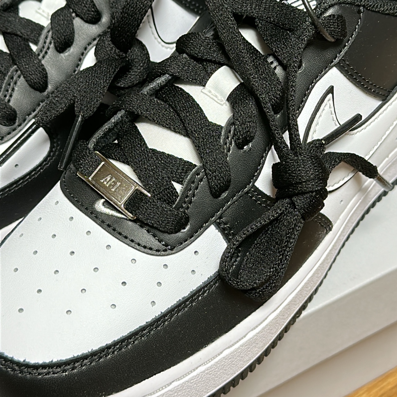 (GS) Nike Air Force 1 LV8 2 Black White 착용 스타일