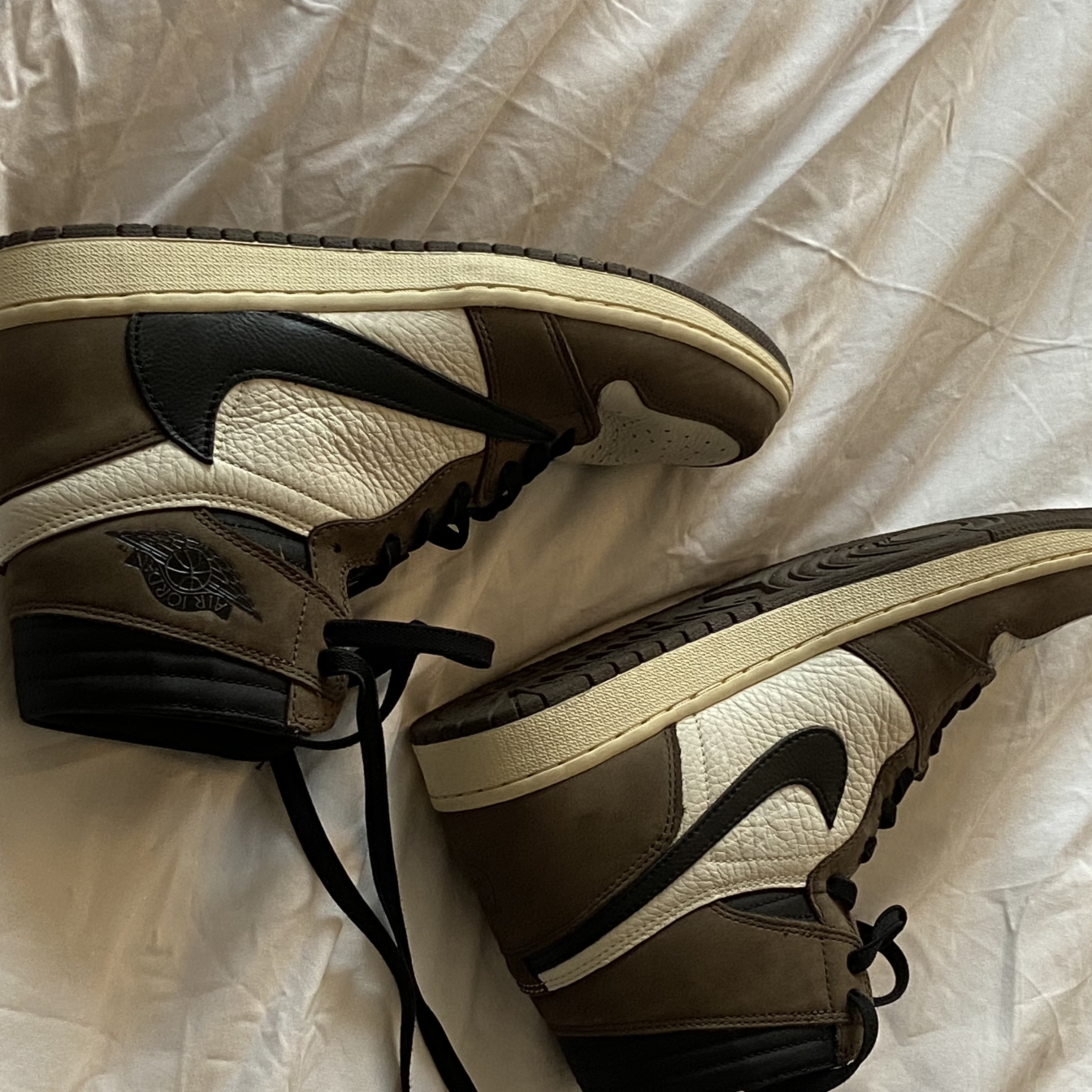Jordan 1 x Travis Scott Retro High OG SP Mocha 착용 스타일