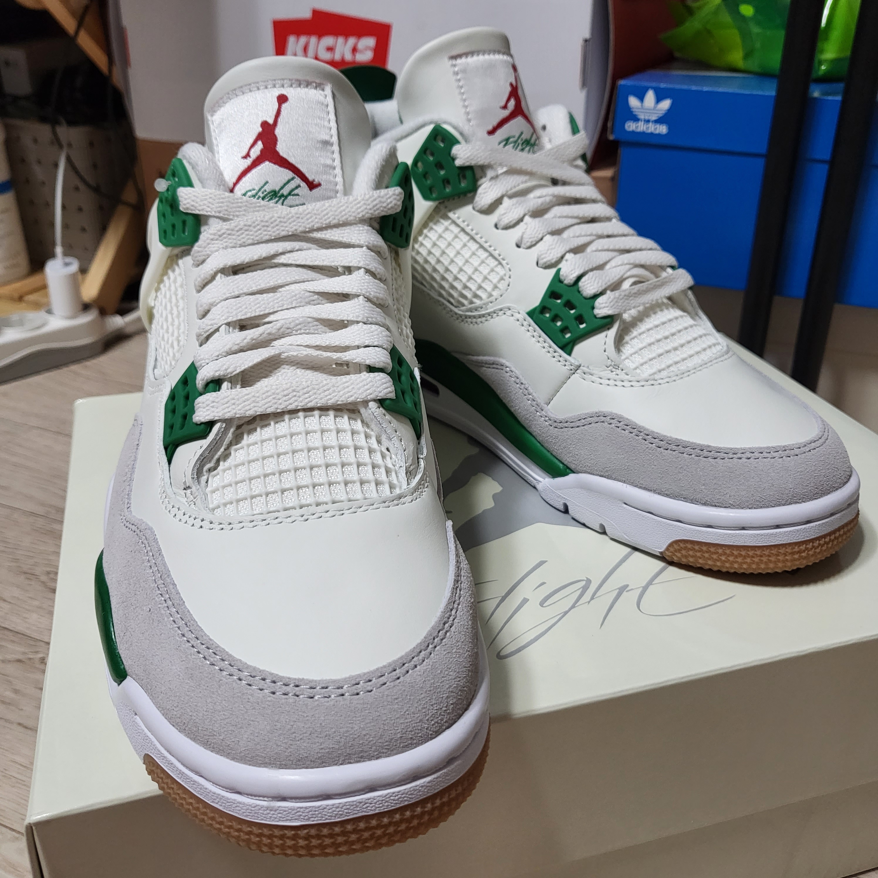 Jordan 4 x Nike SB Retro SP Pine Green 착용 스타일 - 1