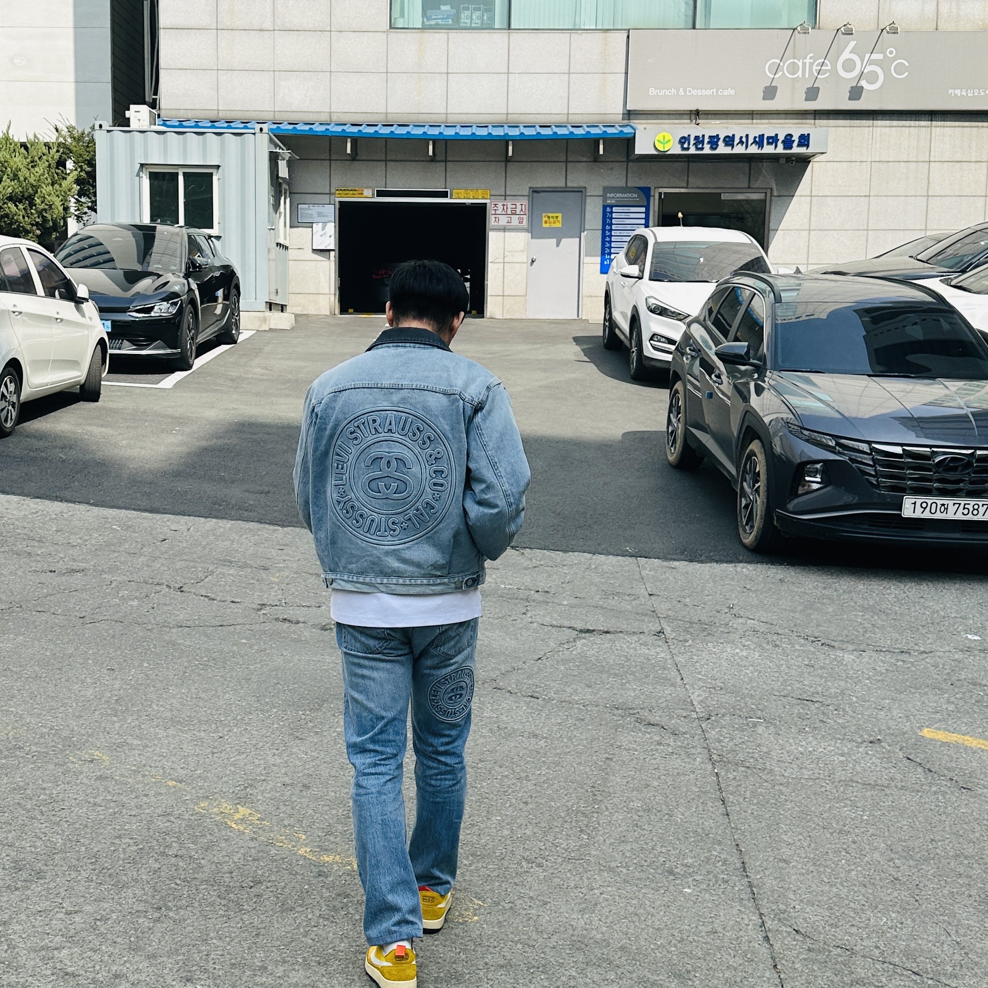 Stussy x Levi's Embossed 501 Jean Indigo, Stussy x Levi's Embossed Trucker Jacket Indigo 착용 스타일