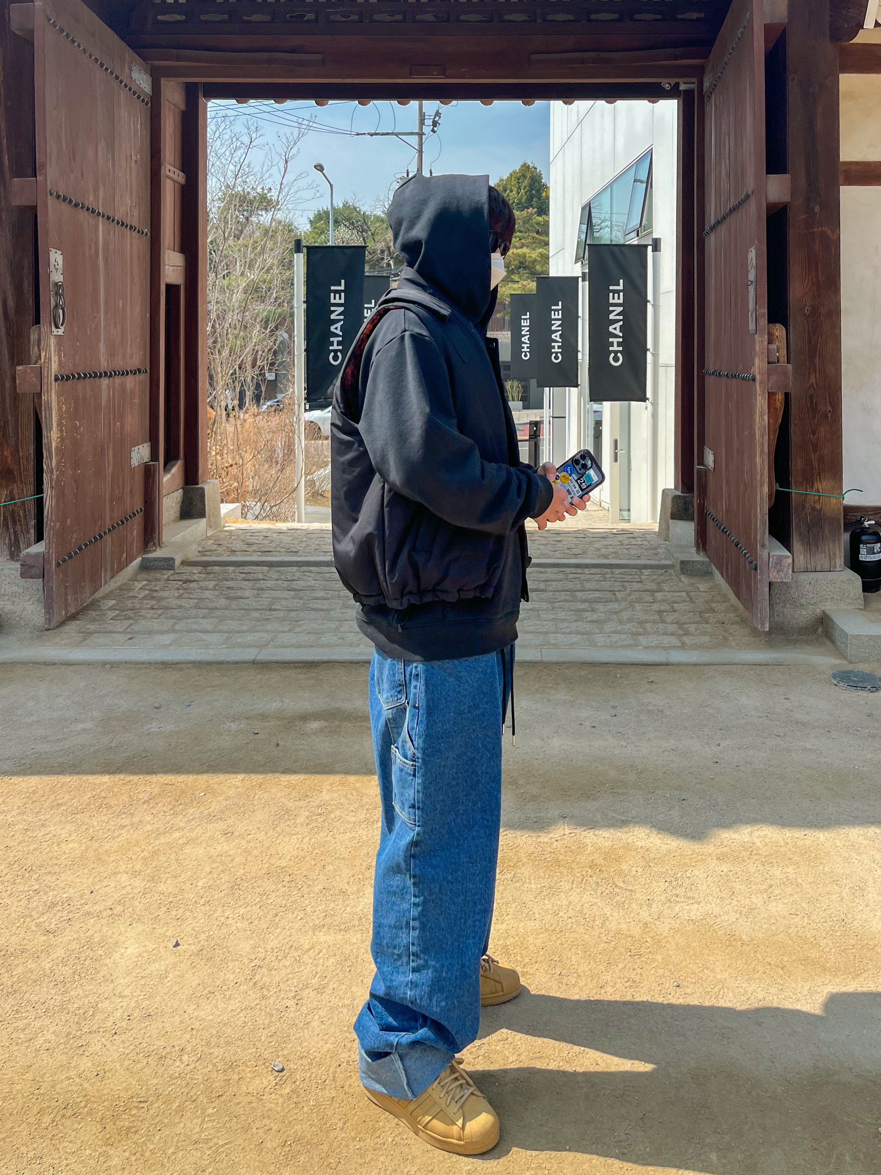 Undermycar x Umbro Reversible Padding Vest Black, Stussy x Our Legacy Work Shop Surfman Pigment Dyed Hoodie Black 착용 스타일