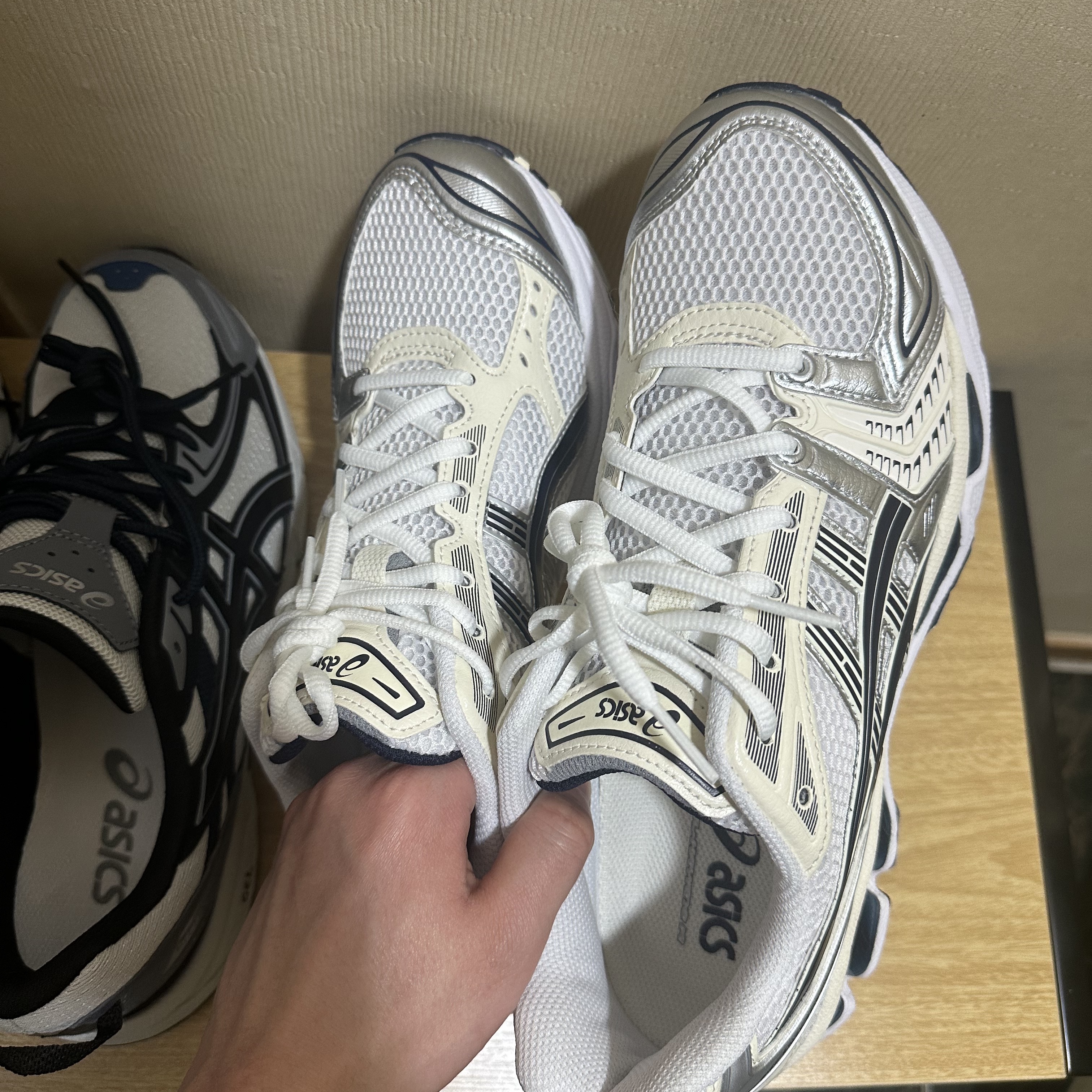 (W) Asics Gel-Kayano 14 White Midnight 착용 스타일