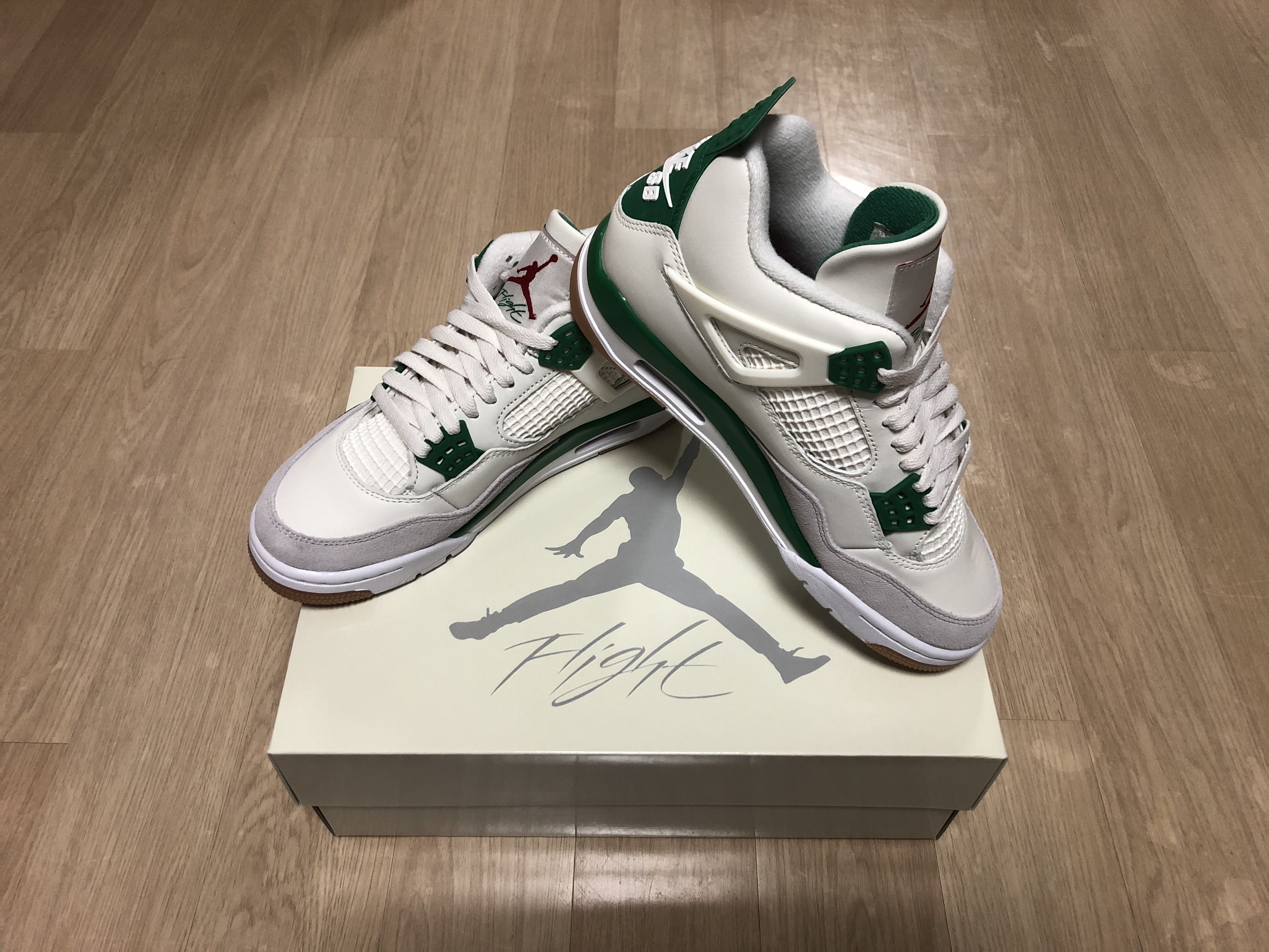 Jordan 4 x Nike SB Retro SP Pine Green 착용 스타일 - 1