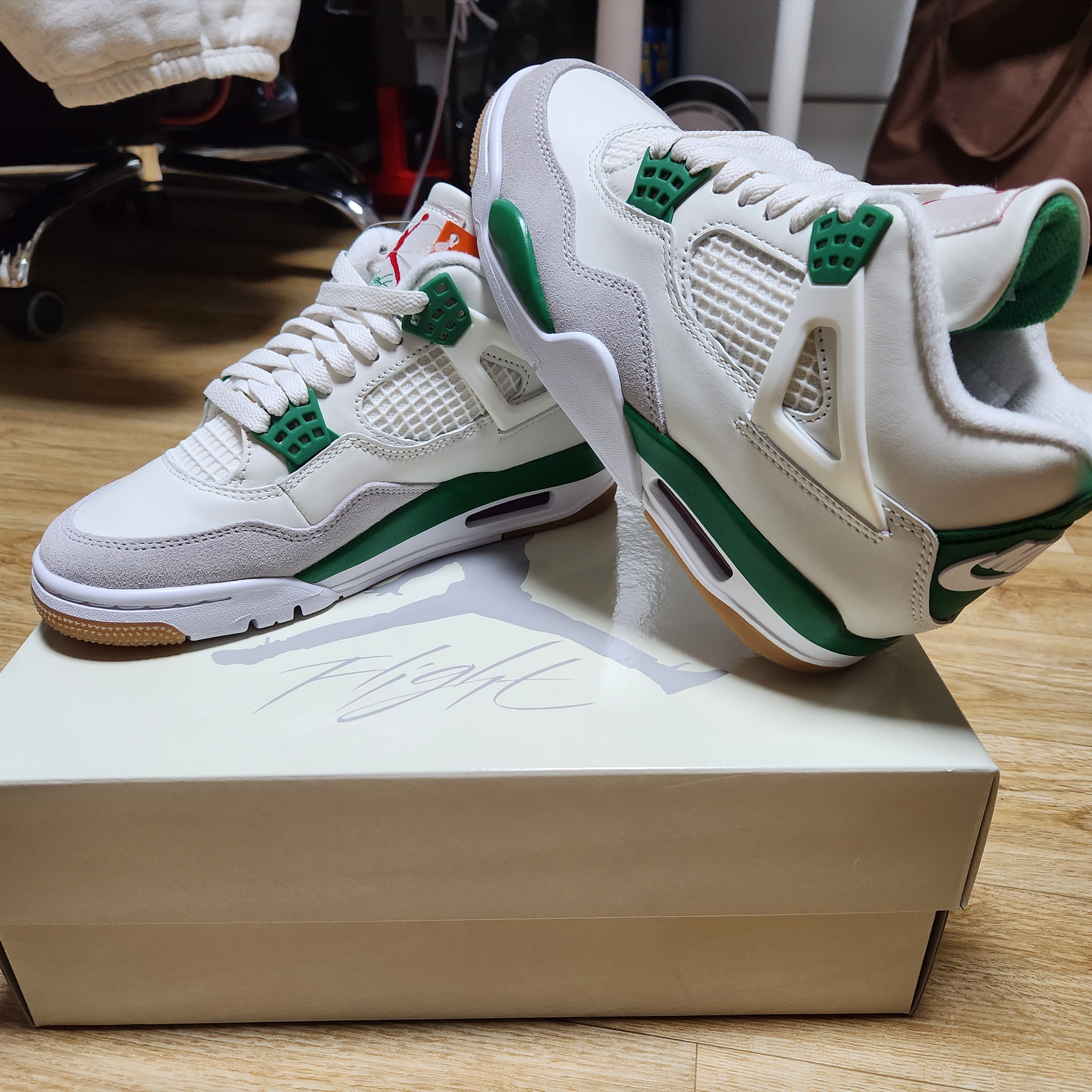 Jordan 4 x Nike SB Retro SP Pine Green 착용 스타일