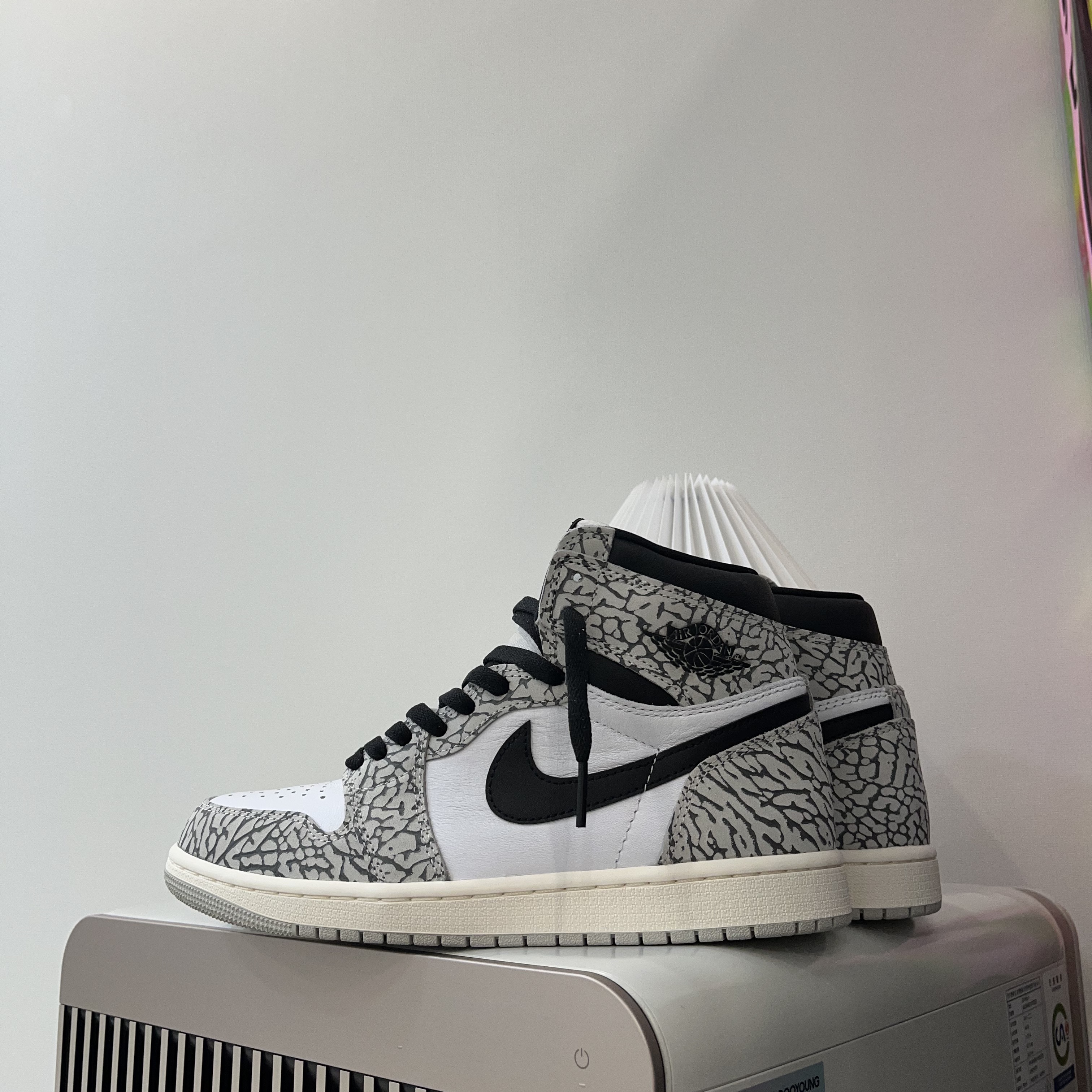 Jordan 1 Retro High OG White Cement 착용 스타일