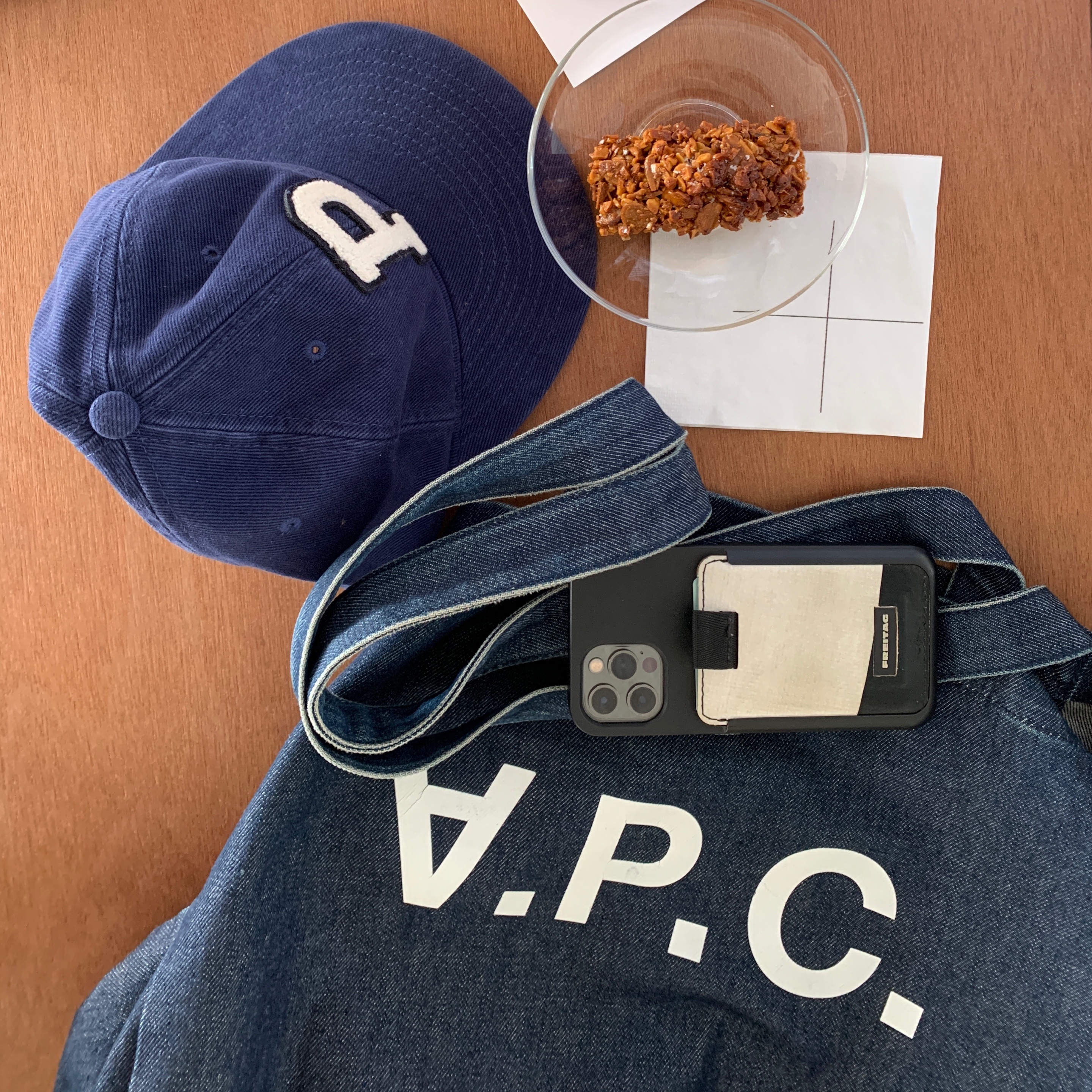 Keen Jasper Rocks SP Sneakers Brown, A.P.C. Daniela Shopping Bag Indigo 착용 스타일 - 3