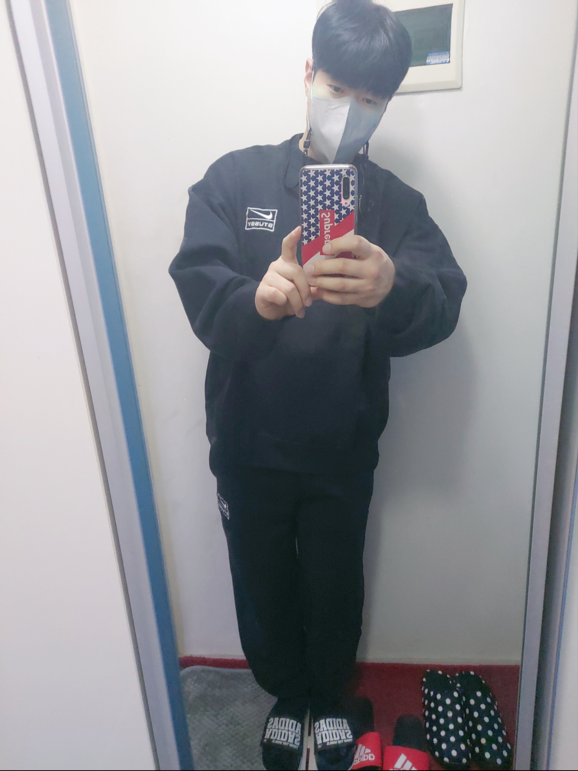 Nike x Stussy NRG Washed Fleece Pants Black (DO5296-010), Nike x Stussy NRG Washed Fleece Crewneck Black (DO5310-010) 착용 스타일