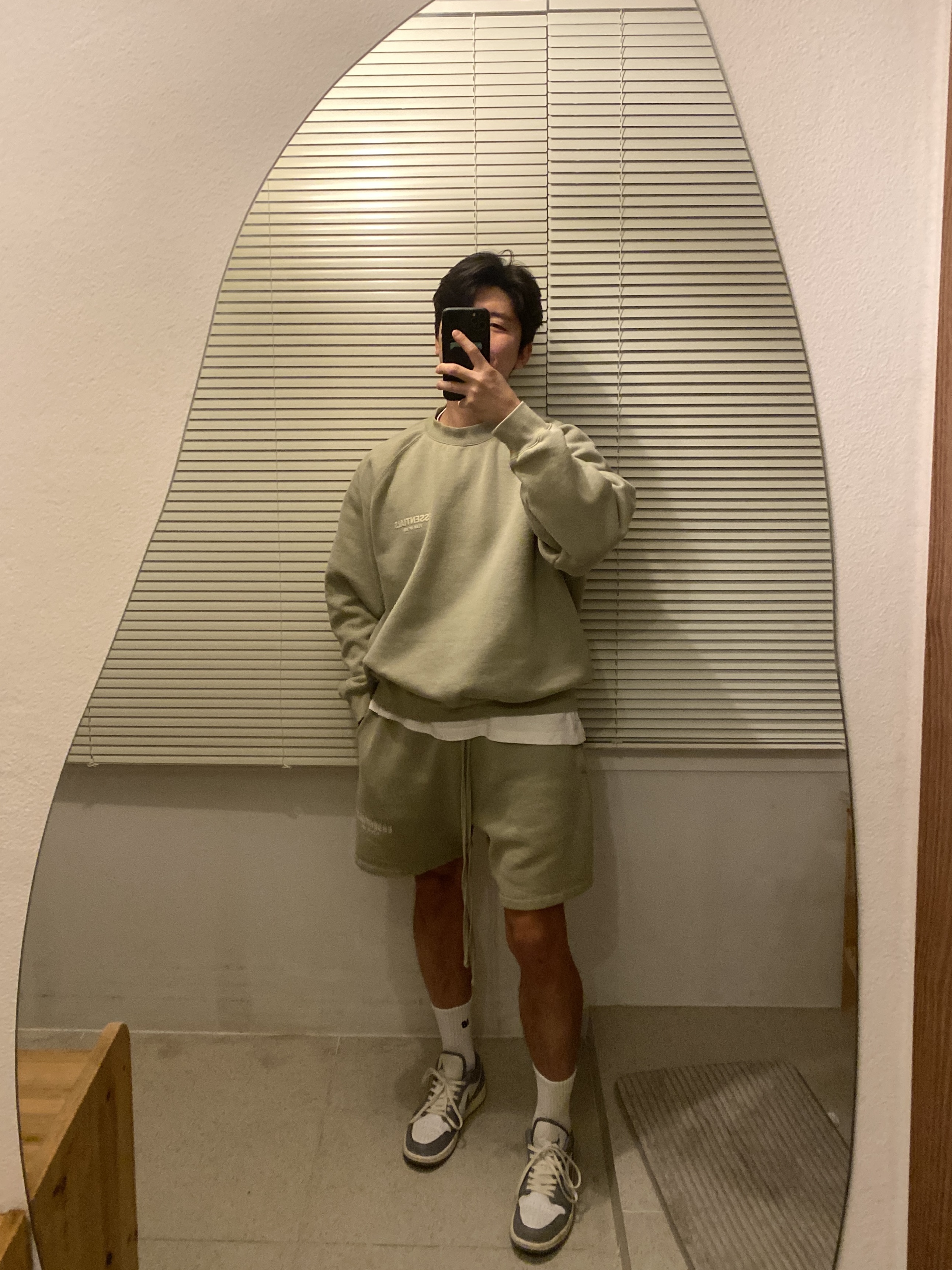 Essentials Shorts Seafoam - 22SS, Essentials Crewneck Sweatshirt Seafoam - 22SS 착용 스타일 - 2