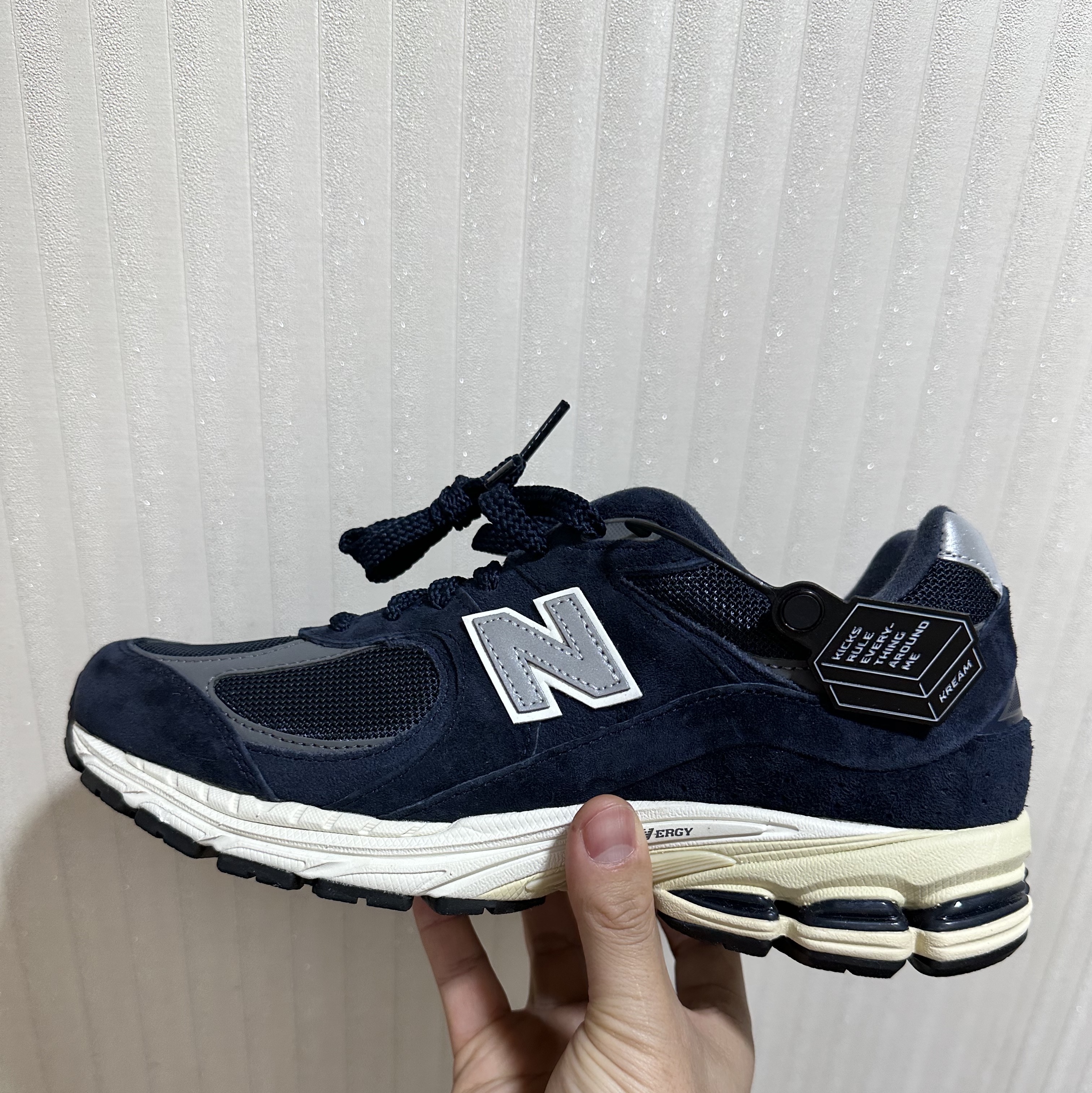 New Balance 2002R Eclipse Castlerock 착용 스타일 - 1