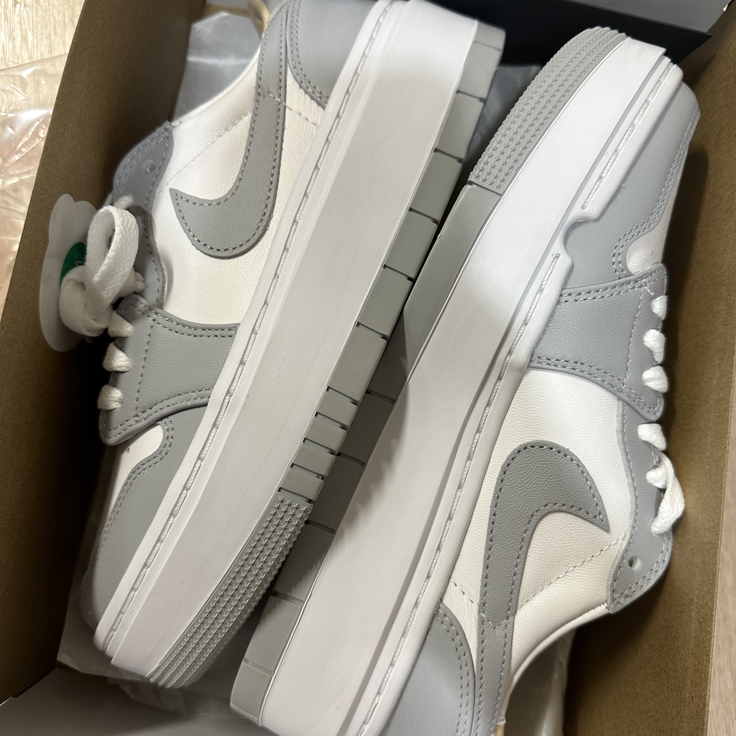 (W) Jordan 1 Elevate Low White and Wolf Grey ์ฐฉ์ฉ ์คํ์ผ