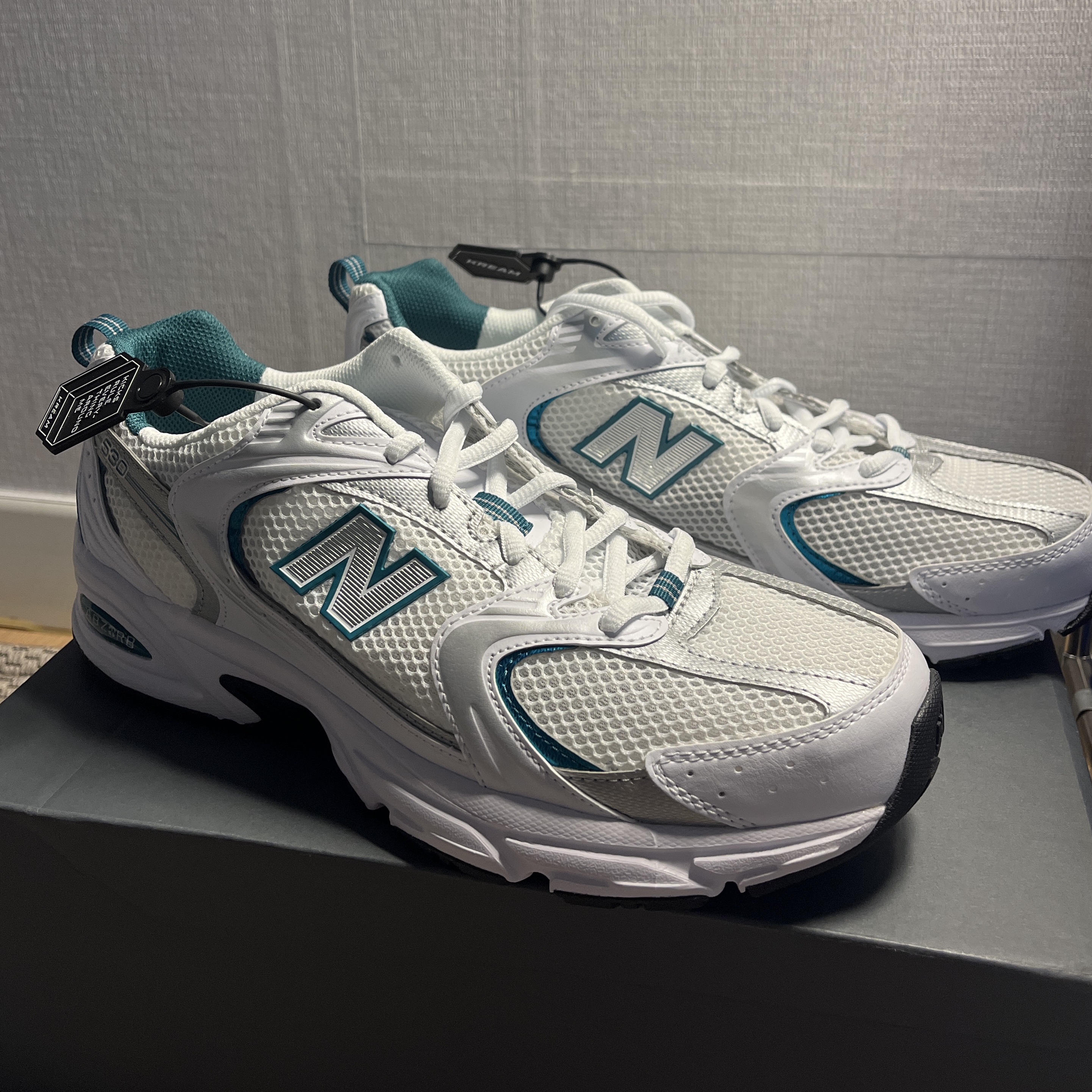 New Balance 530 White Mint 착용 스타일