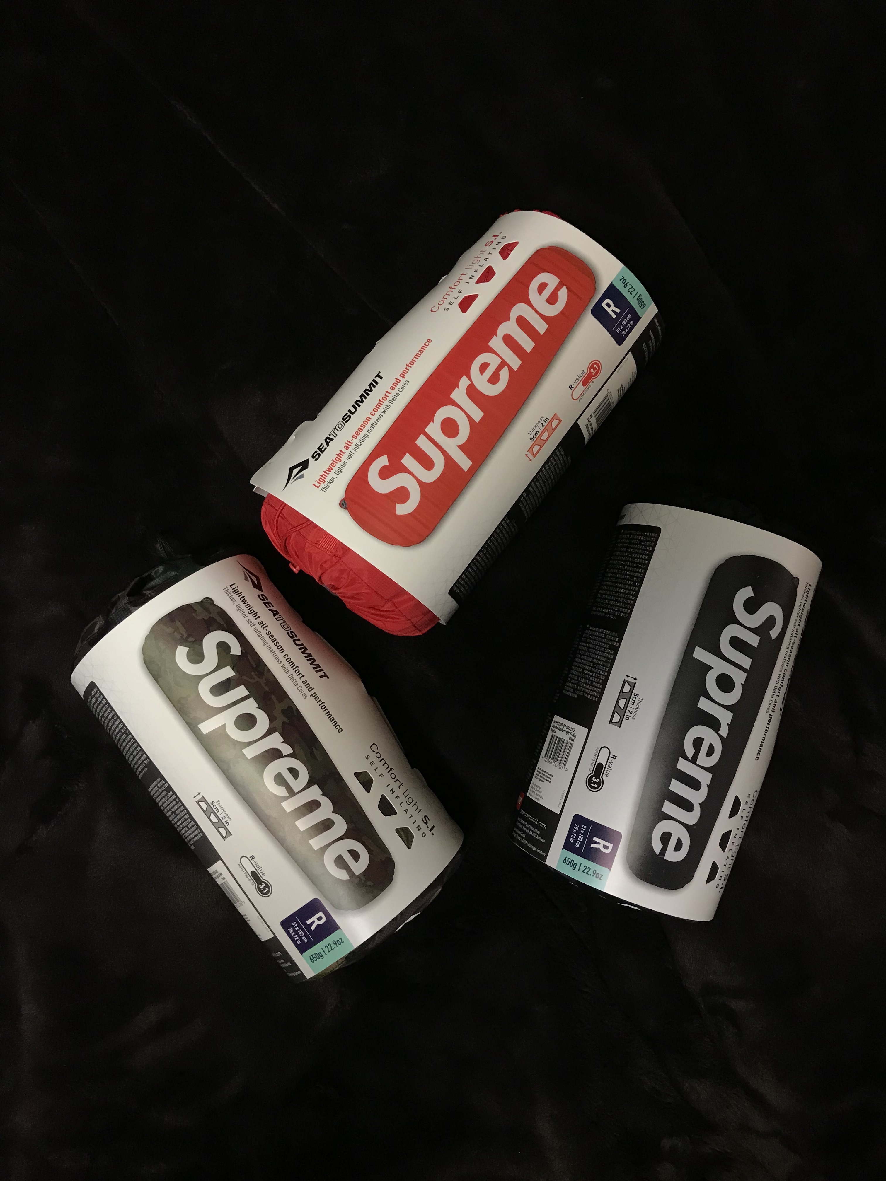 Supreme x Sea to Summit Self Inflating Sleeping Mat Red - 21SS, Supreme x Sea to Summit Self Inflating Sleeping Mat Woodland Camo - 21SS 착용 스타일