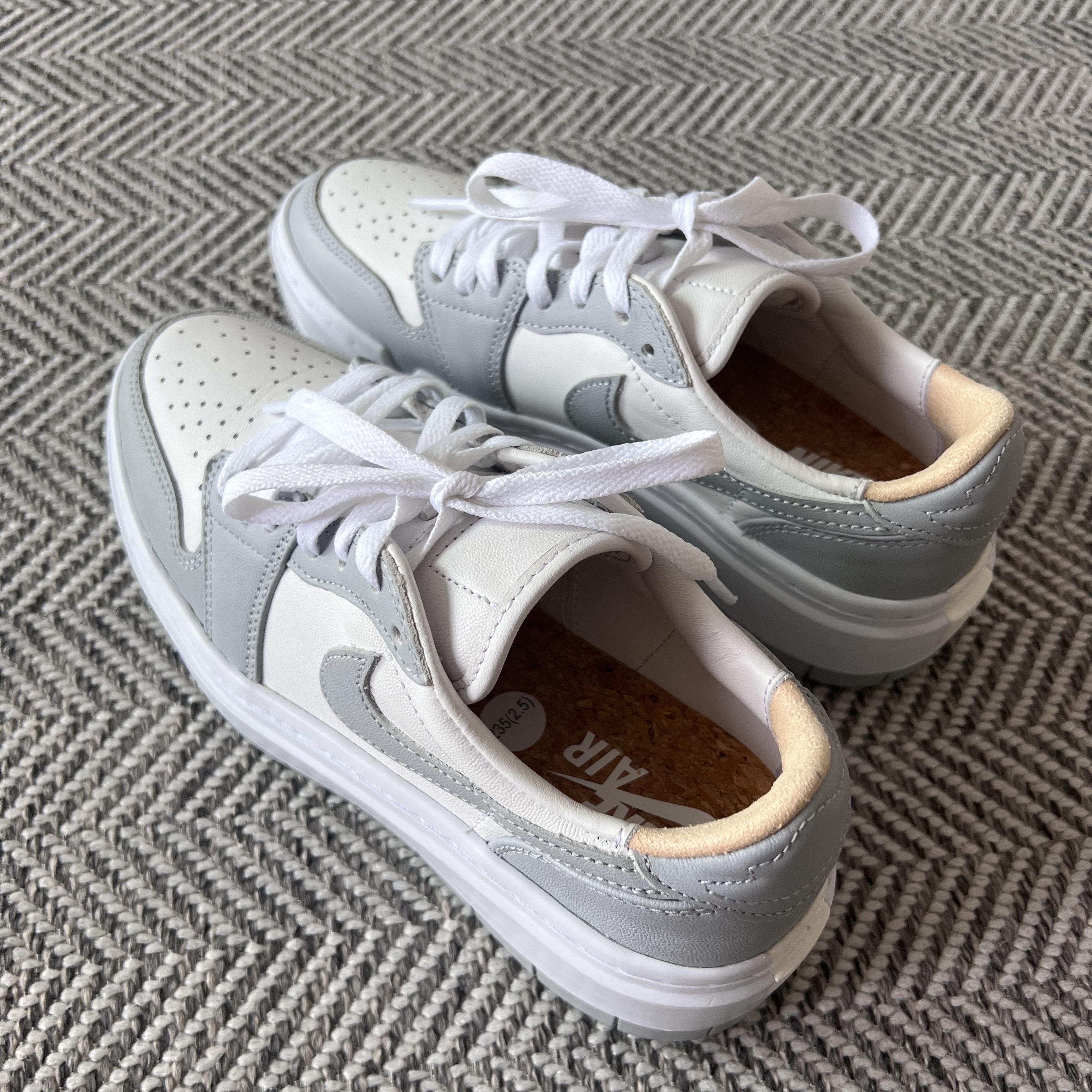(W) Jordan 1 Elevate Low White and Wolf Grey 착용 스타일