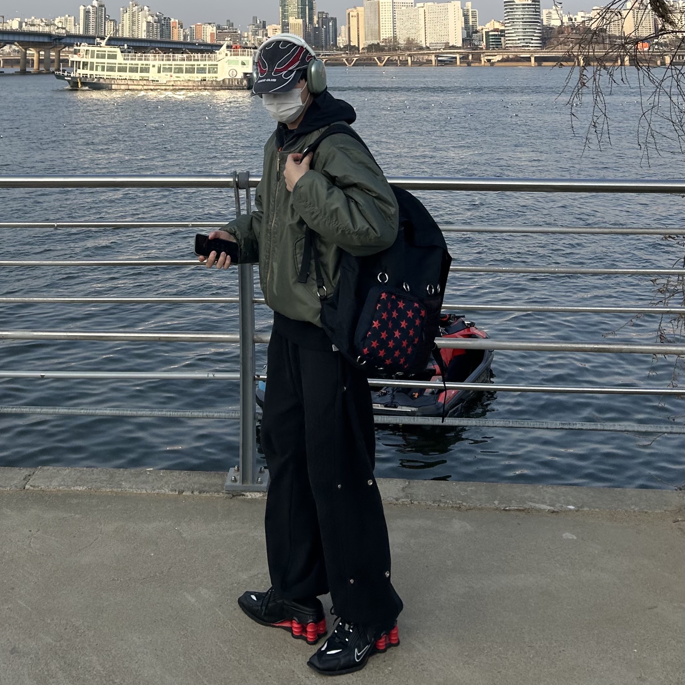 Nike x Martine Rose Shox MR4 Black, Apple AirPods Max Lightning Green (Korean Ver.) 착용 스타일 - 1