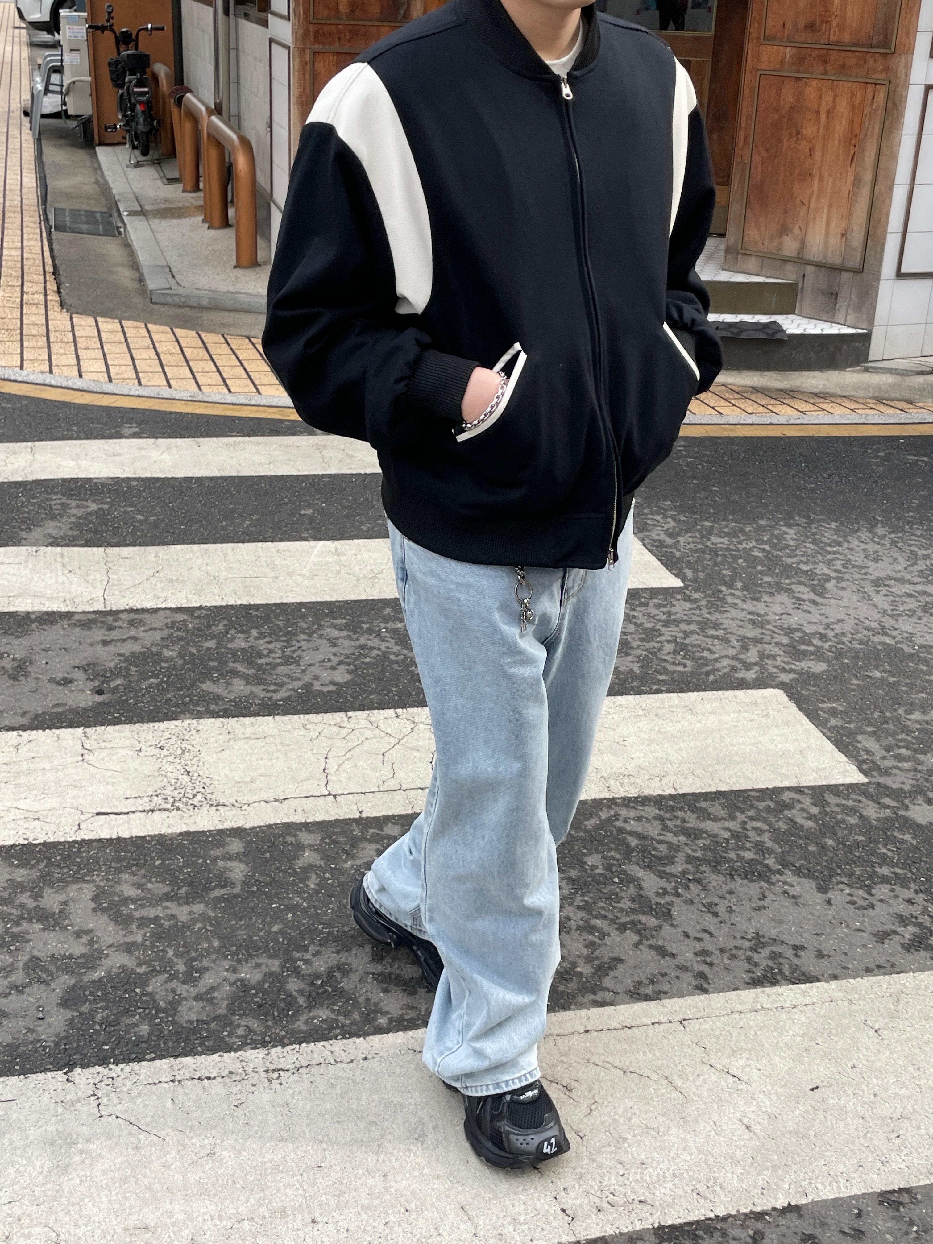 Balenciaga Runner Sneakers Monocolor Black 착용 스타일 - 4