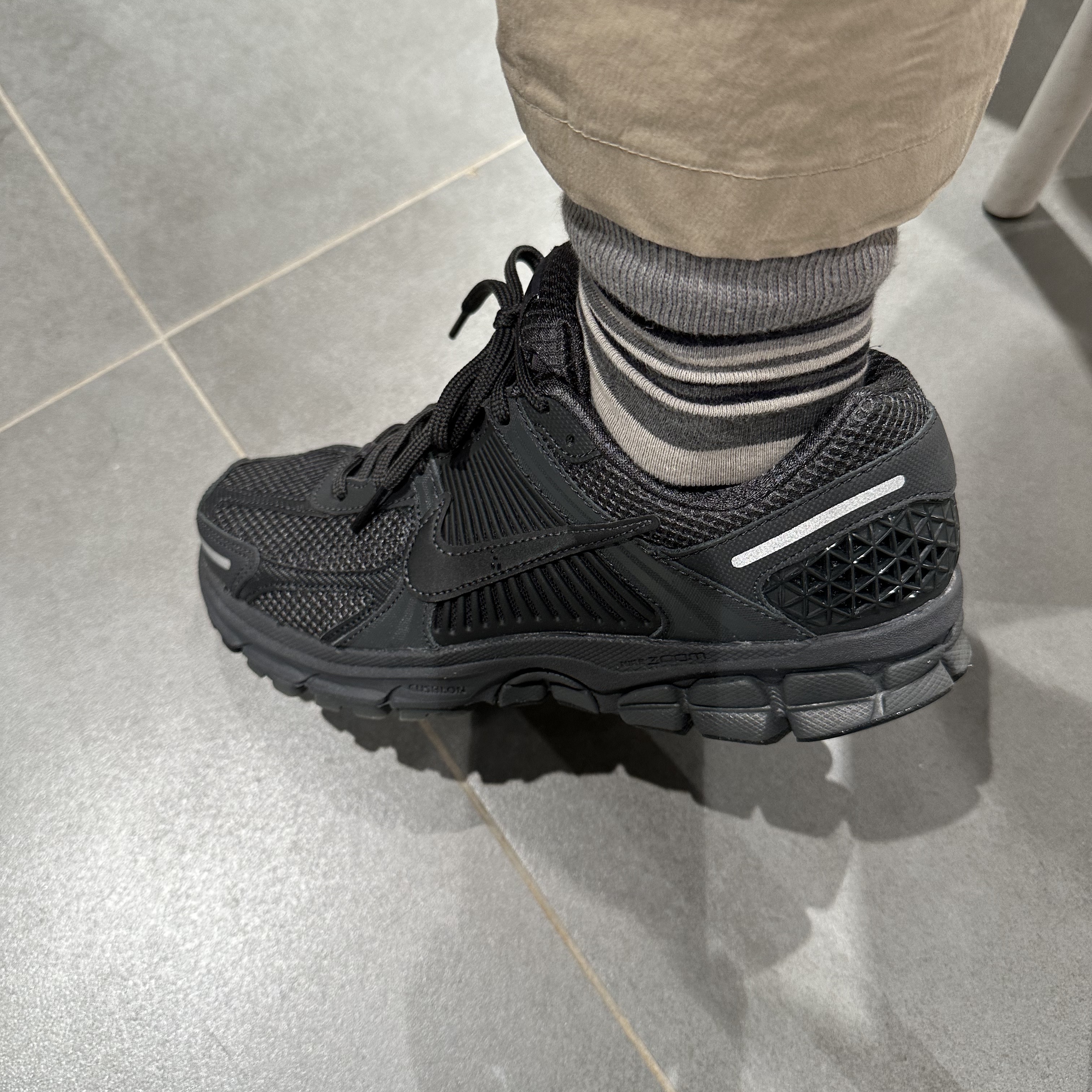 Nike Zoom Vomero 5 SP Anthracite 2023 착용 스타일 - 2