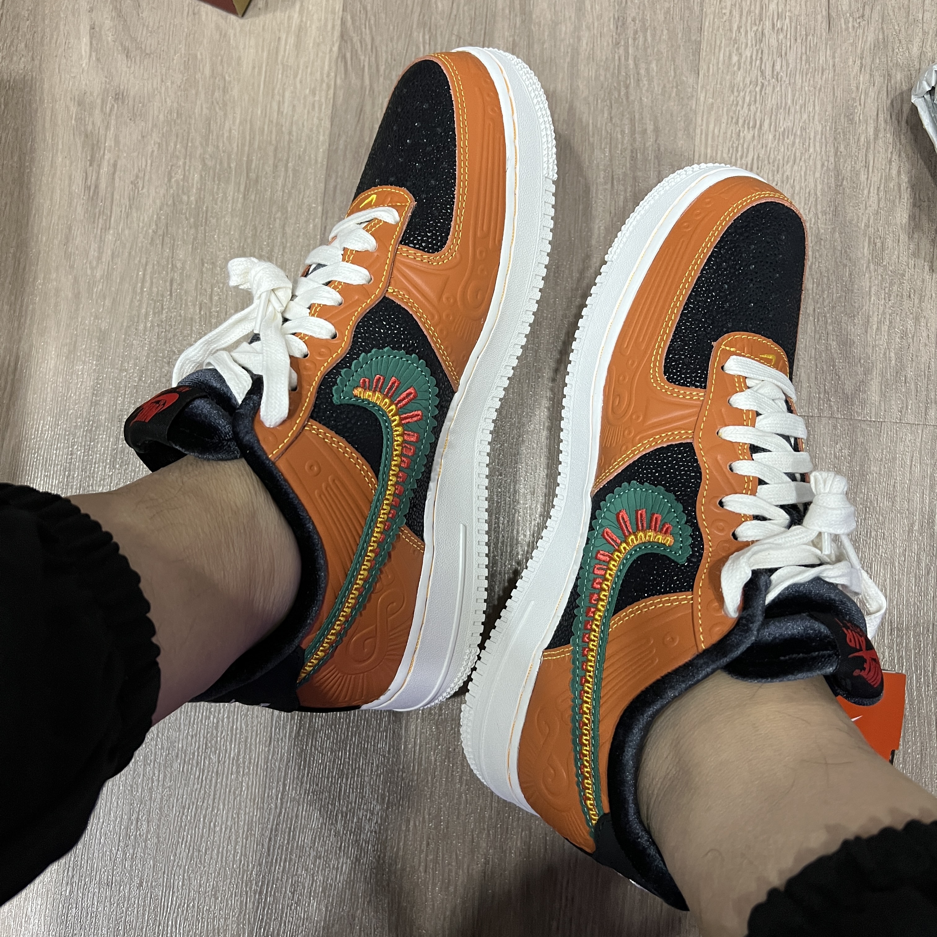 Nike Air Force 1 '07 LX Siempre Familia 착용 스타일