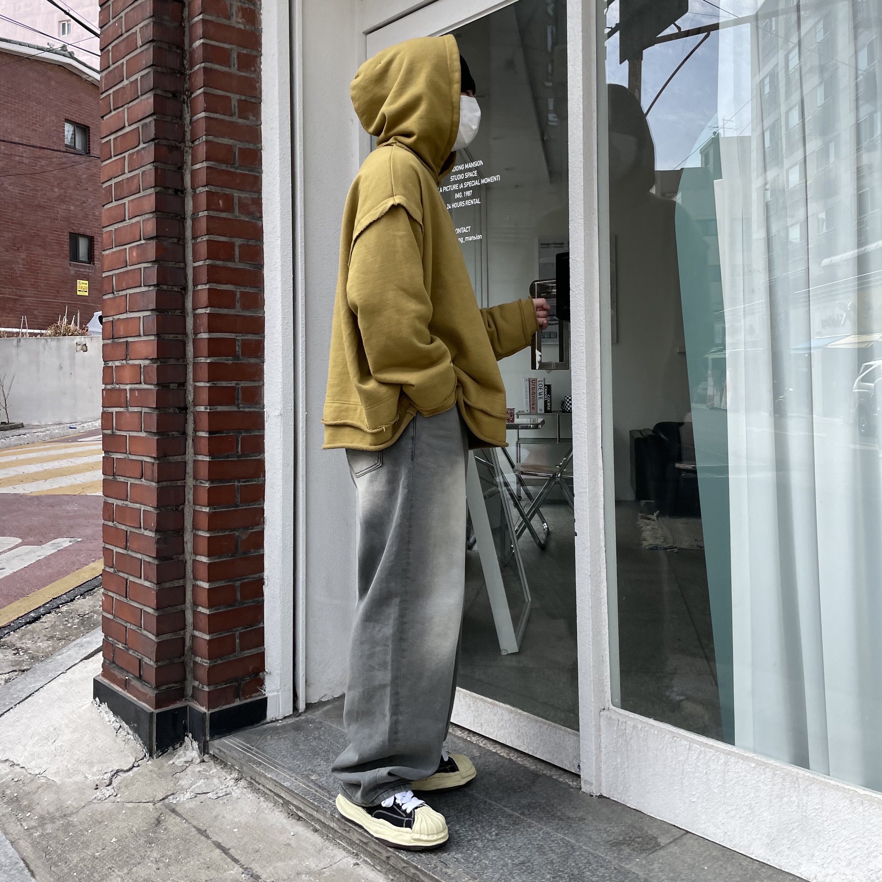 Maison Mihara Yasuhiro Blakey VL OG Sole Canvas Low-top Sneakers Black 착용 스타일 - 1