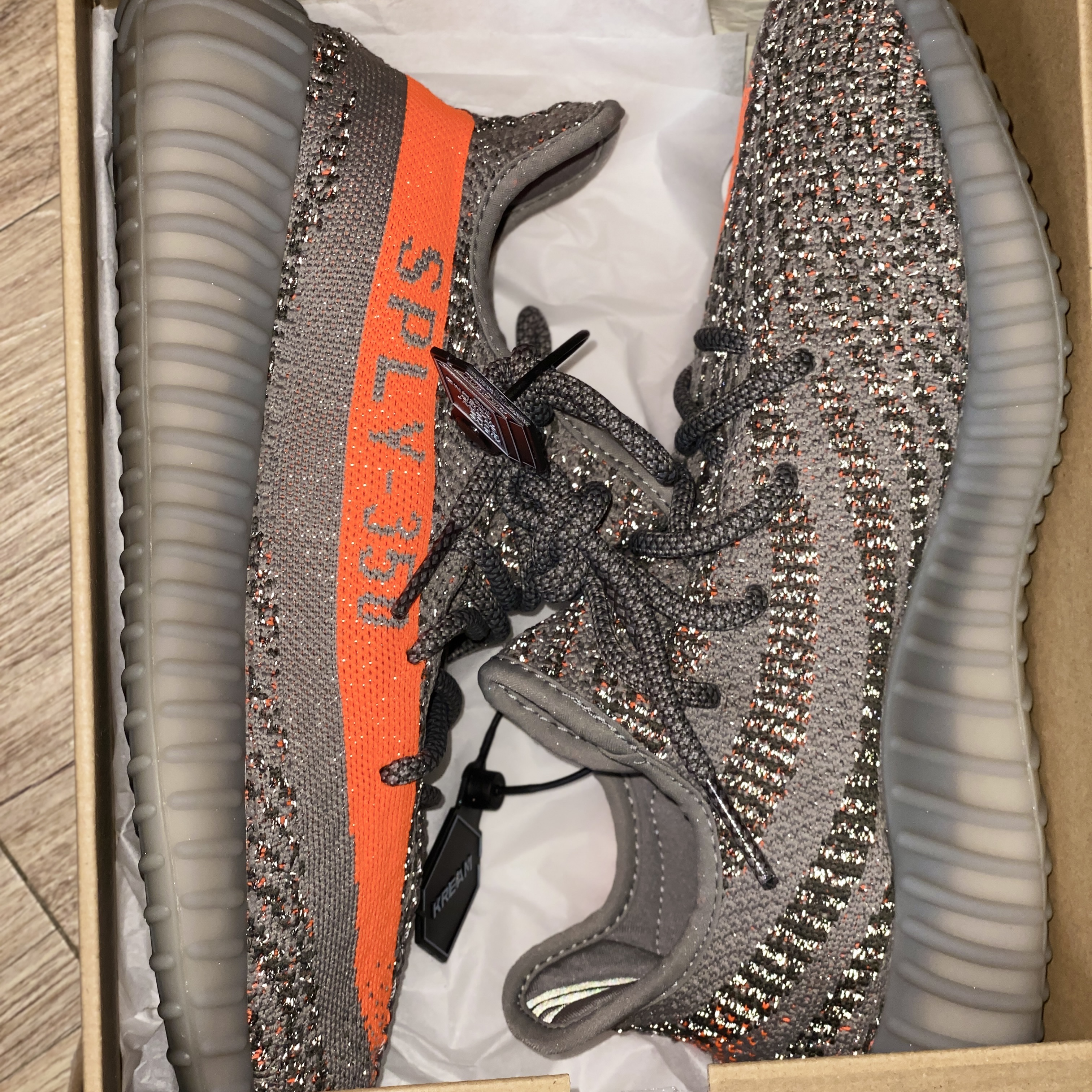 Adidas Yeezy Boost 350 V2 Beluga - Reflective 착용 스타일 - 2