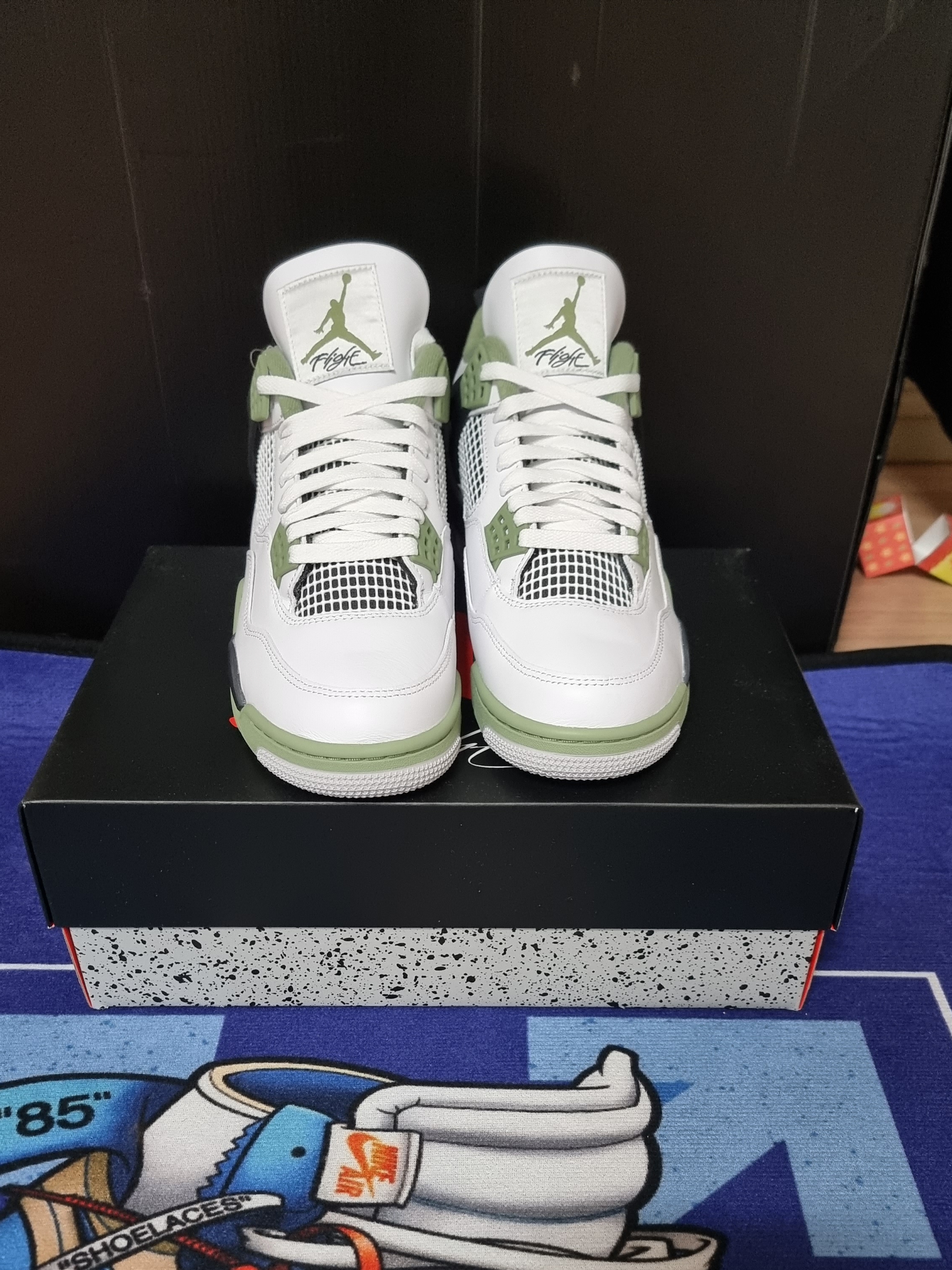 (W) Jordan 4 Retro Oil Green 착용 스타일 - 1