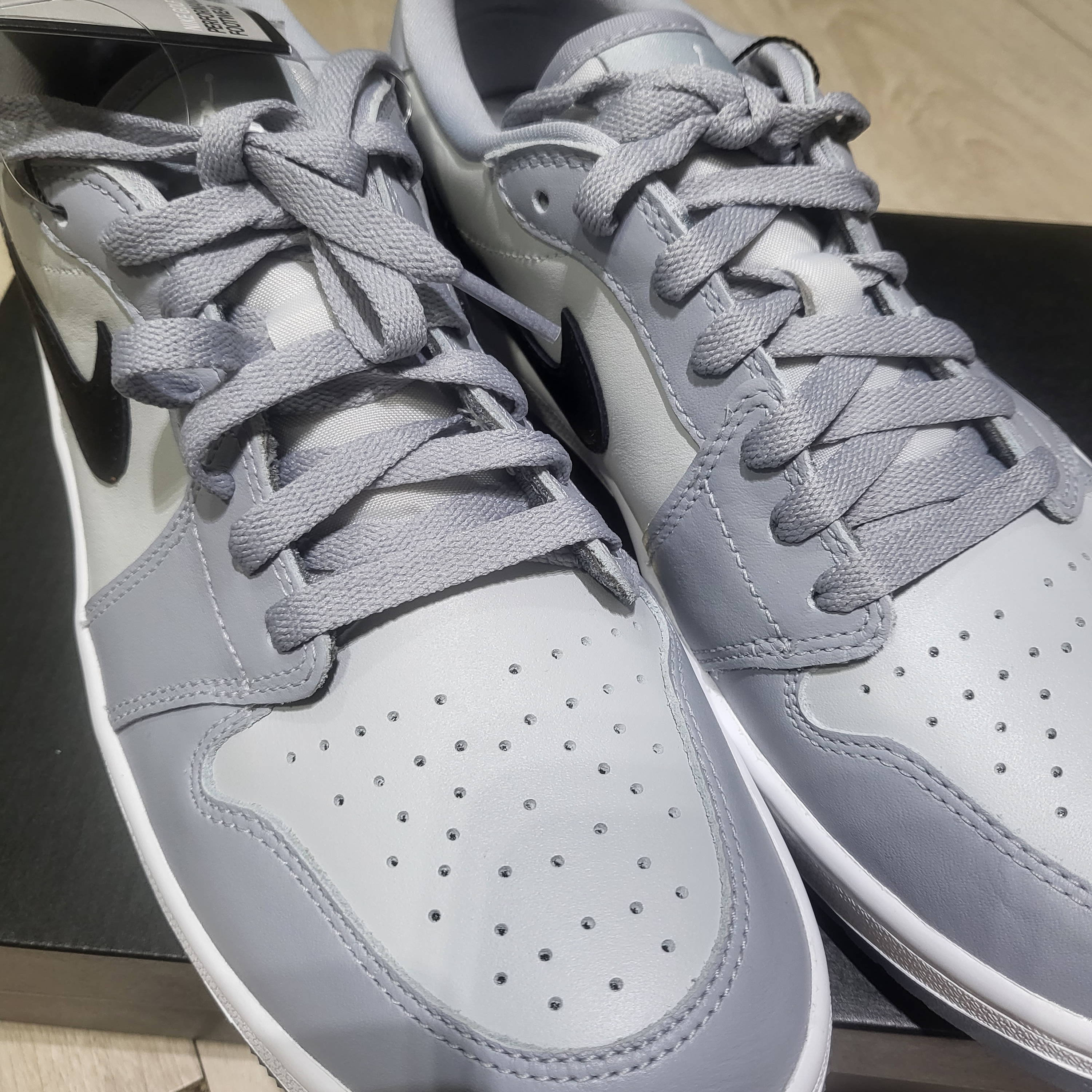Jordan 1 Low Golf Wolf Grey 착용 스타일 - 1