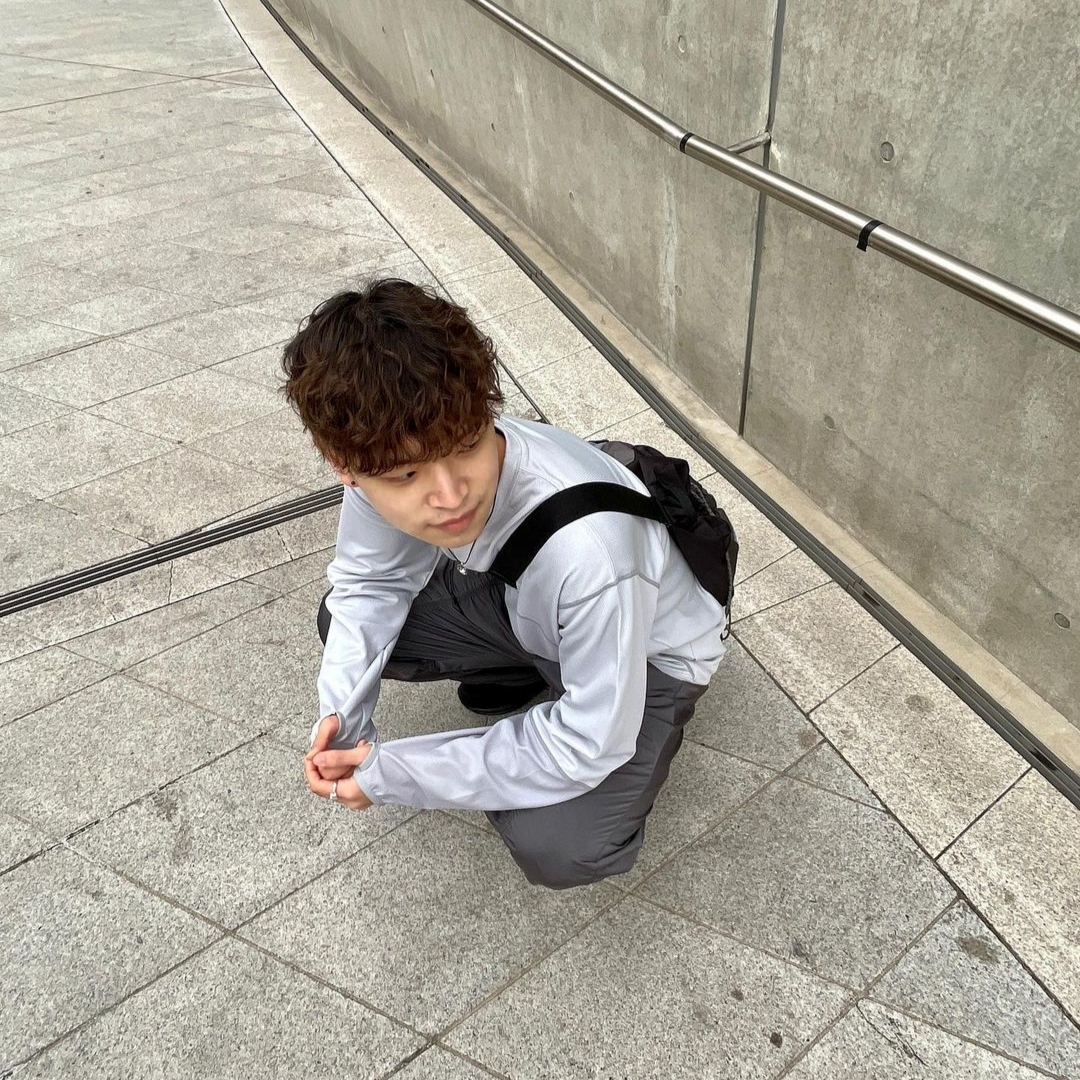 Art Of Field Flatlock Stitch T-Shirt Ice Gray 착용 스타일 - 1